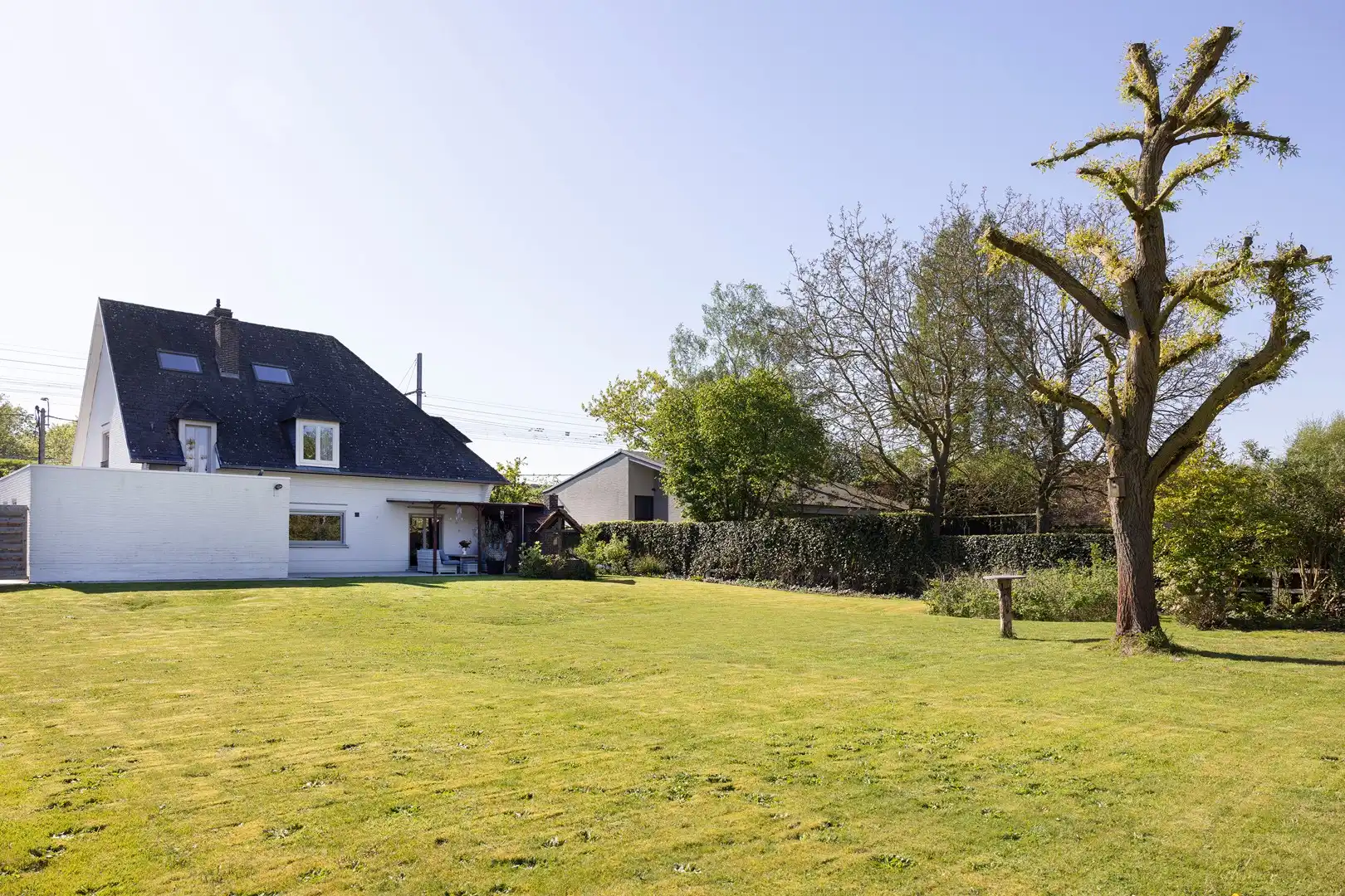 Ruime alleenstaande woning met grote tuin en veel privacy. foto 22
