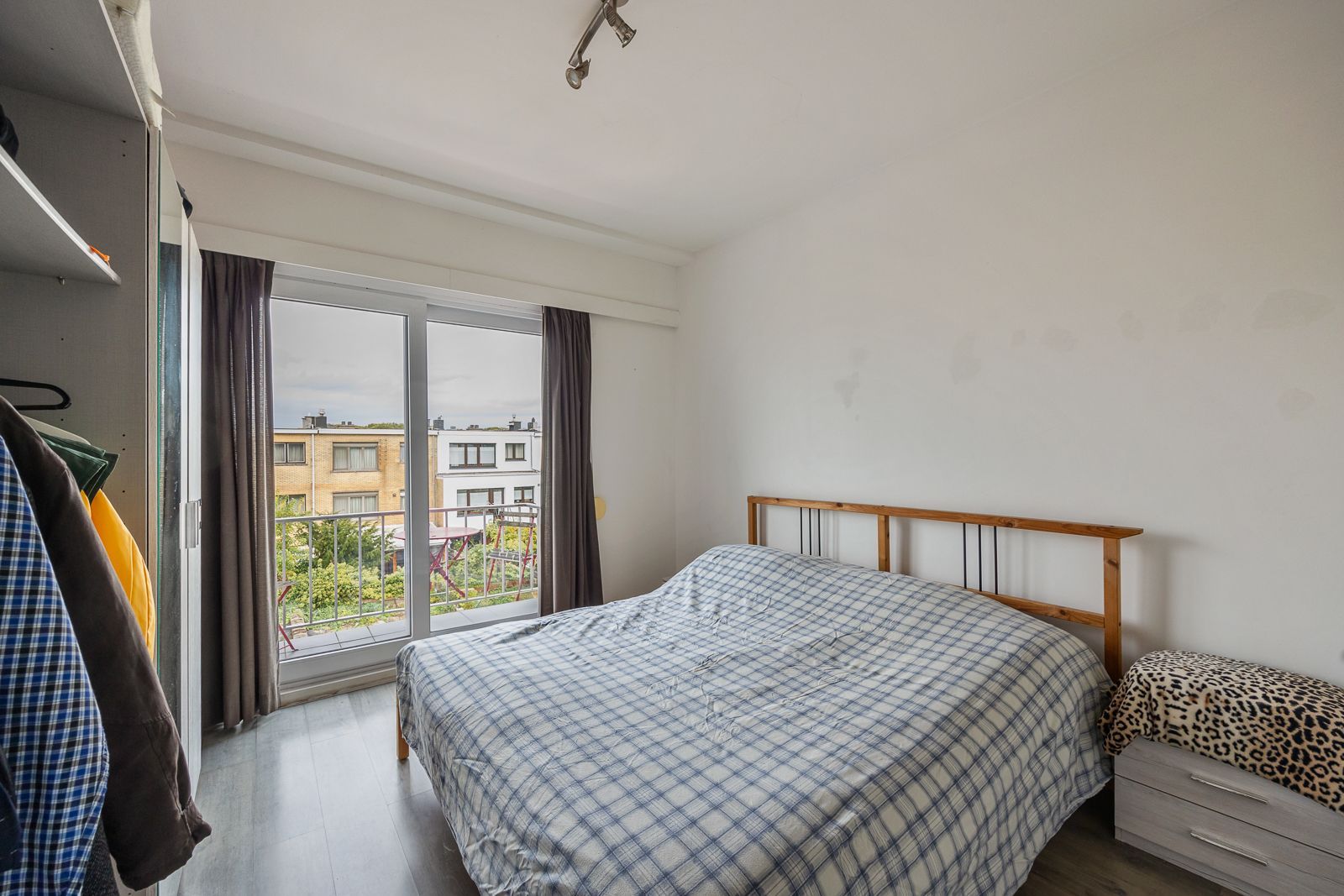 Ruim tweeslaapkamer appartement met garagebox in Hoevenen! foto 7