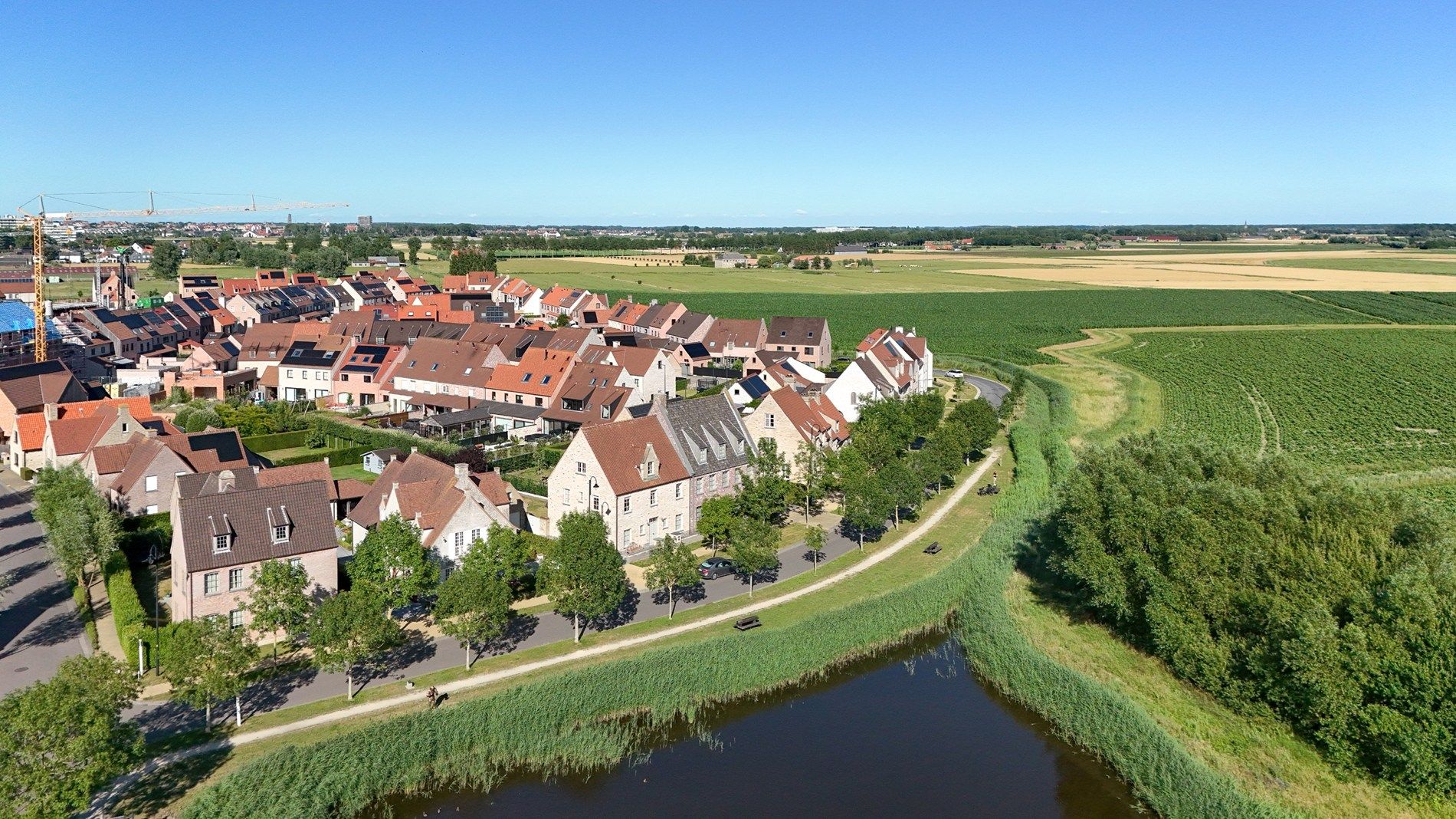 Bijzonder groot en goed onderhouden halfopen villa foto 25