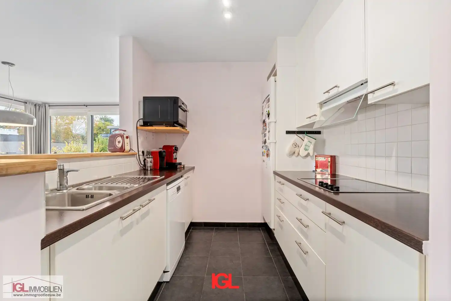 Ruim duplexappartement met 5 slaapkamers, een zonnig terras & 2 staanplaatsen foto 5