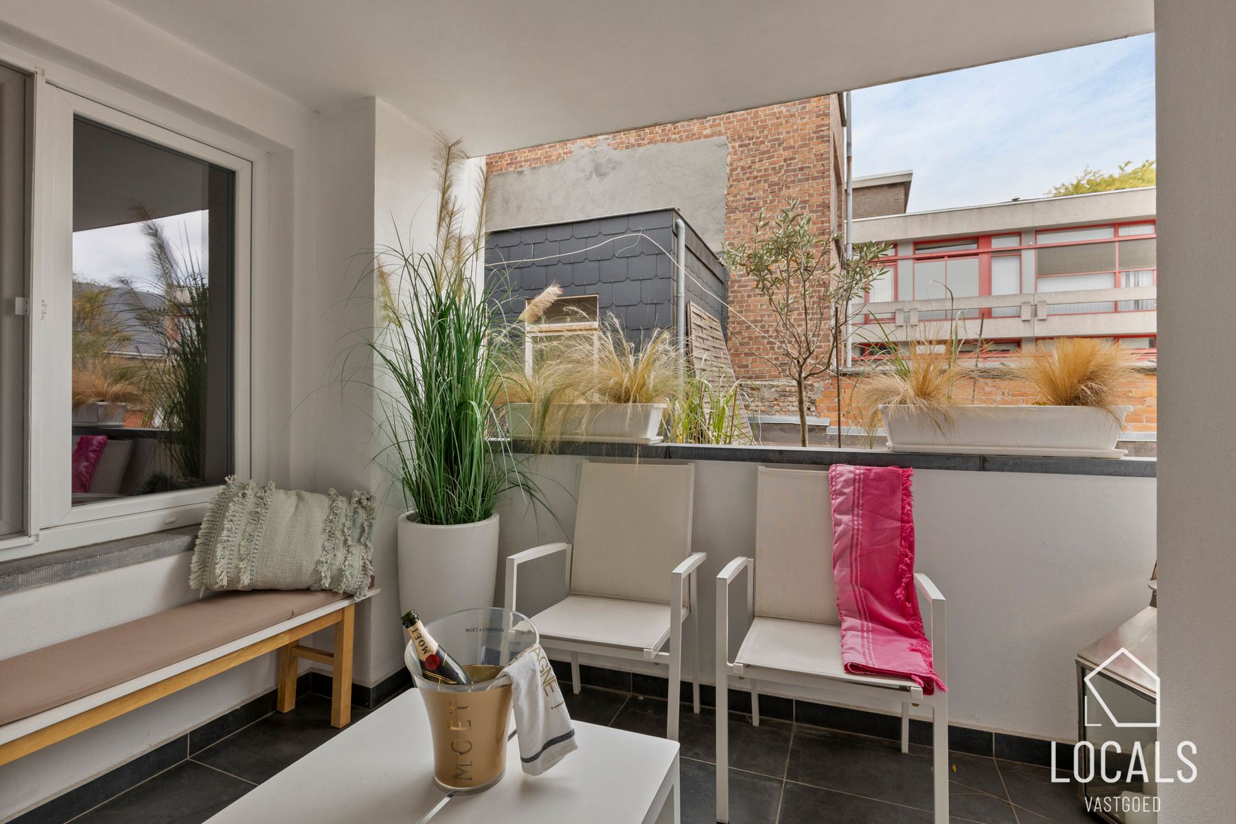 Gerenoveerd 1-slpk appartement met terras in centrum Aalst foto 9