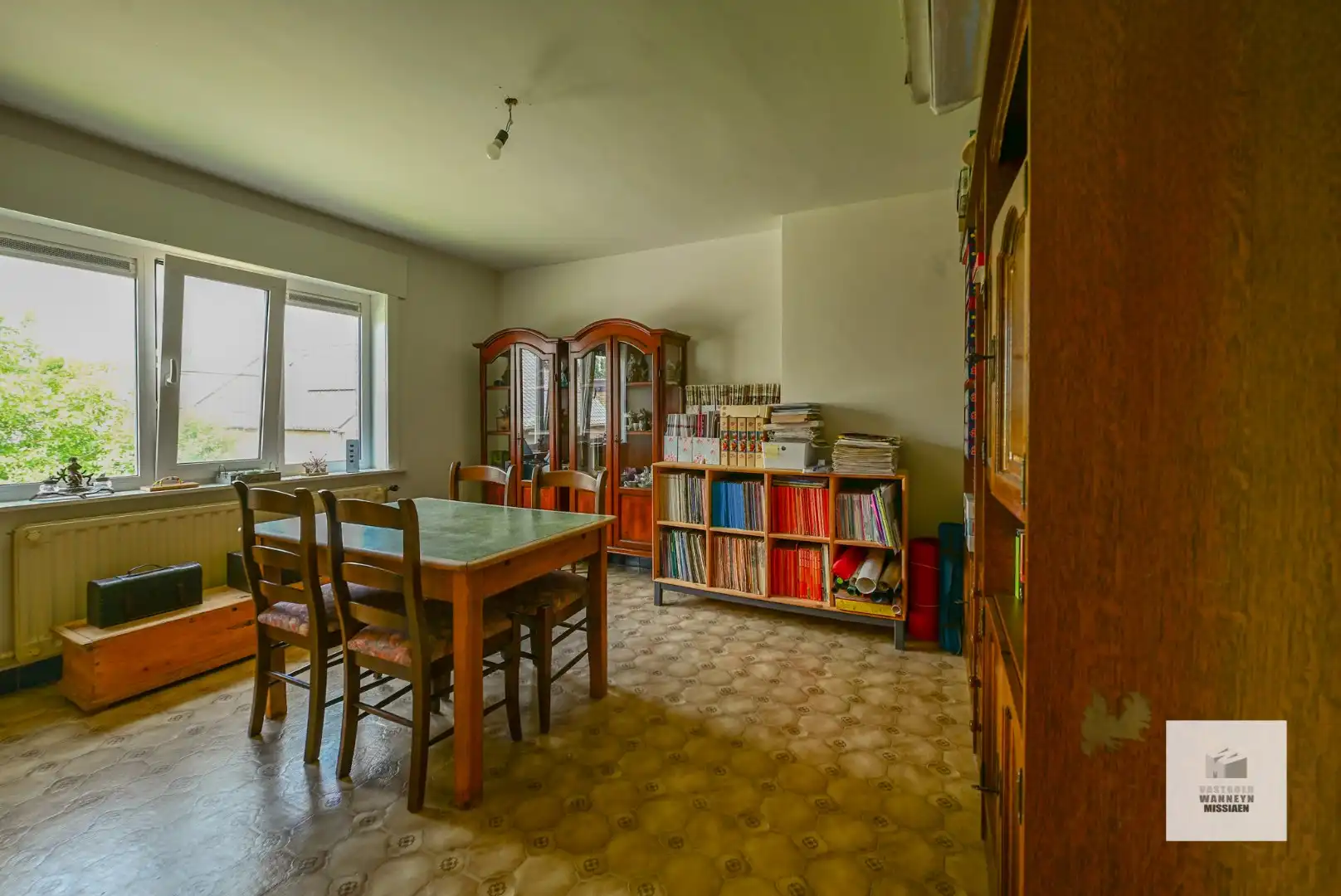 Ruime verder te renoveren gezinswoning op 332m2 met 3 slaapkamers (4de mogelijk) foto 11