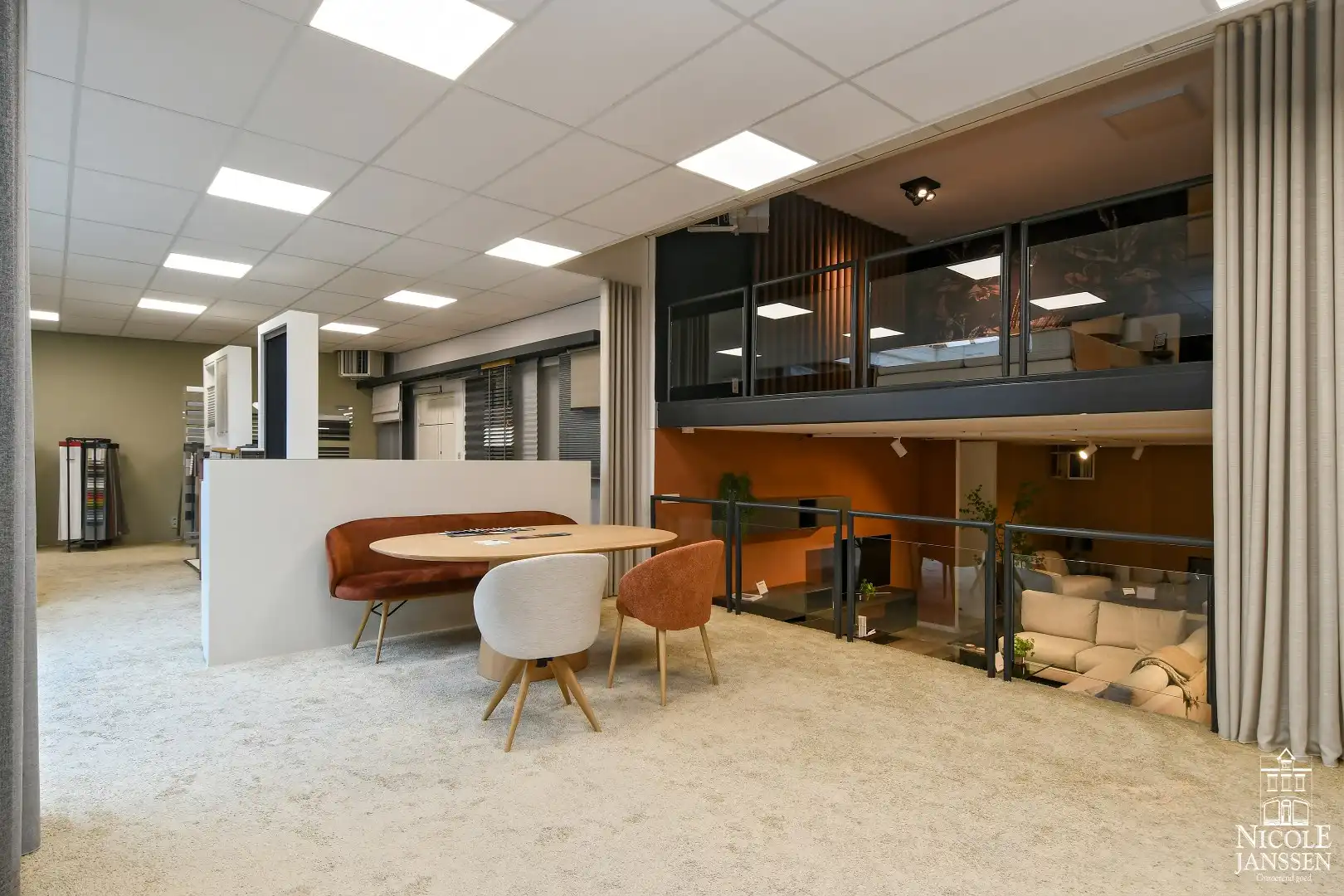 Ruim en luchtig handelspand van ca. 1050m² foto 12