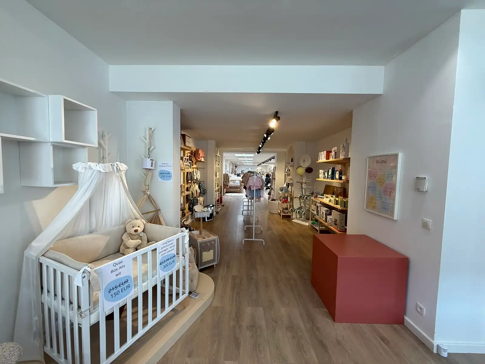 Zeer centraal gelegen polyvalent handelspand bestaande uit winkelruimte/kantoorruimte  foto 6