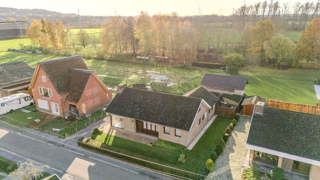 Hoofdfoto van de publicatie: Alleenstaande woning in het gezellige Waarmaarde