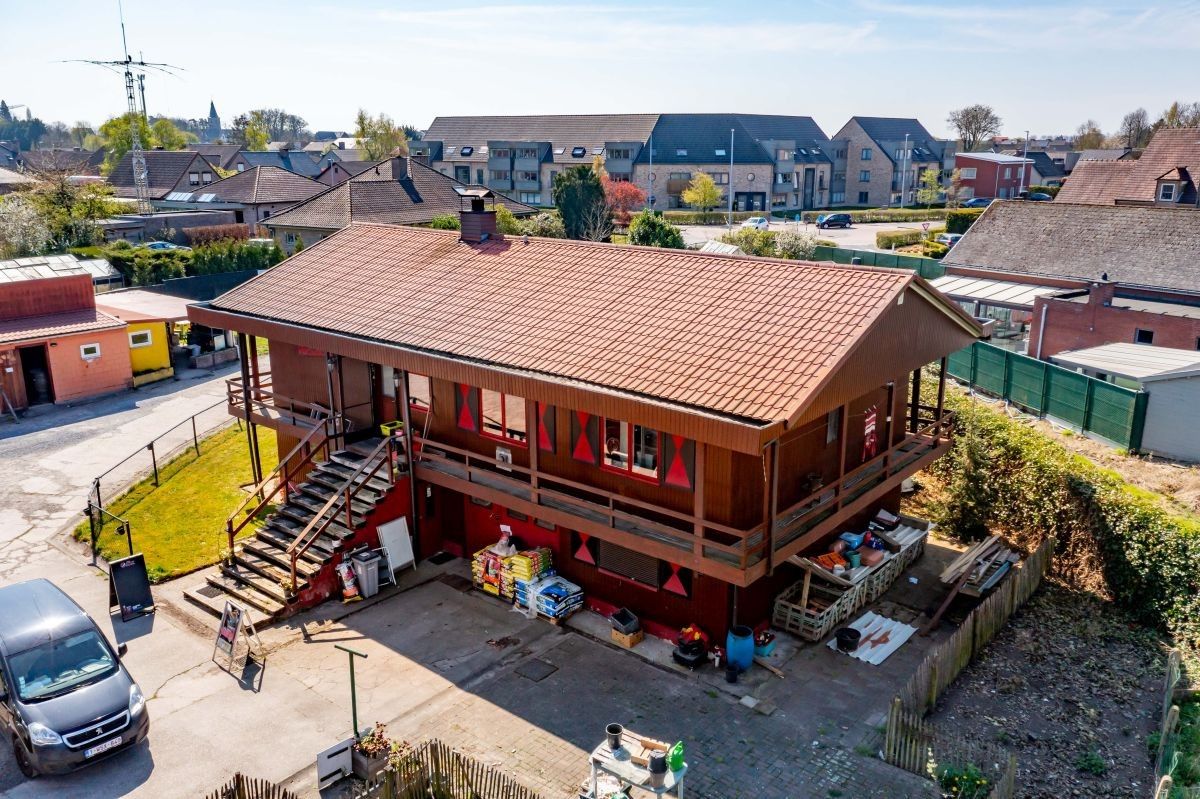 Hoeve met woning, ruime stallen en aanpalende grond te koop te Stekene. foto 4