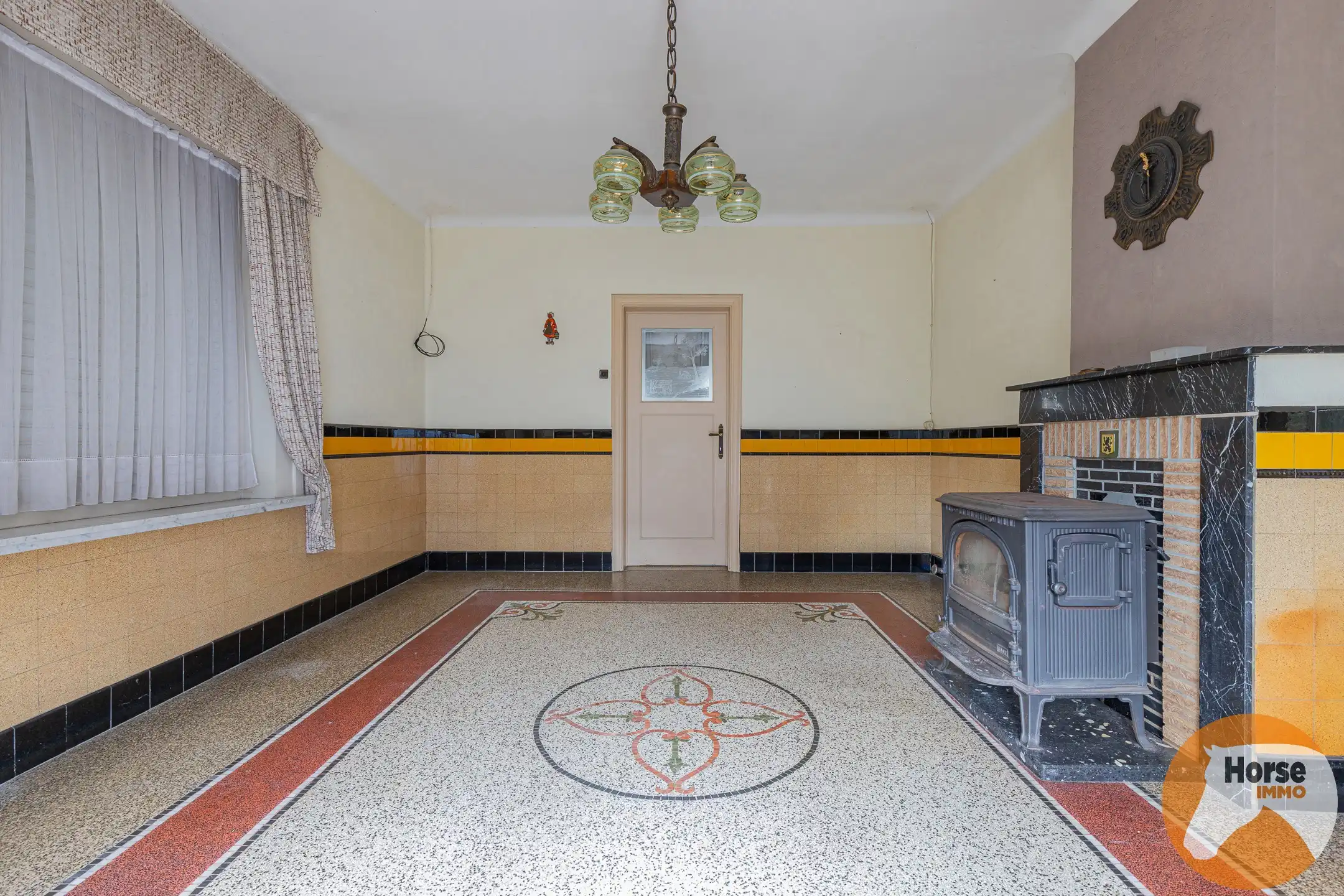 BURST - Te renoveren woning met tal van mogelijkheden foto 8