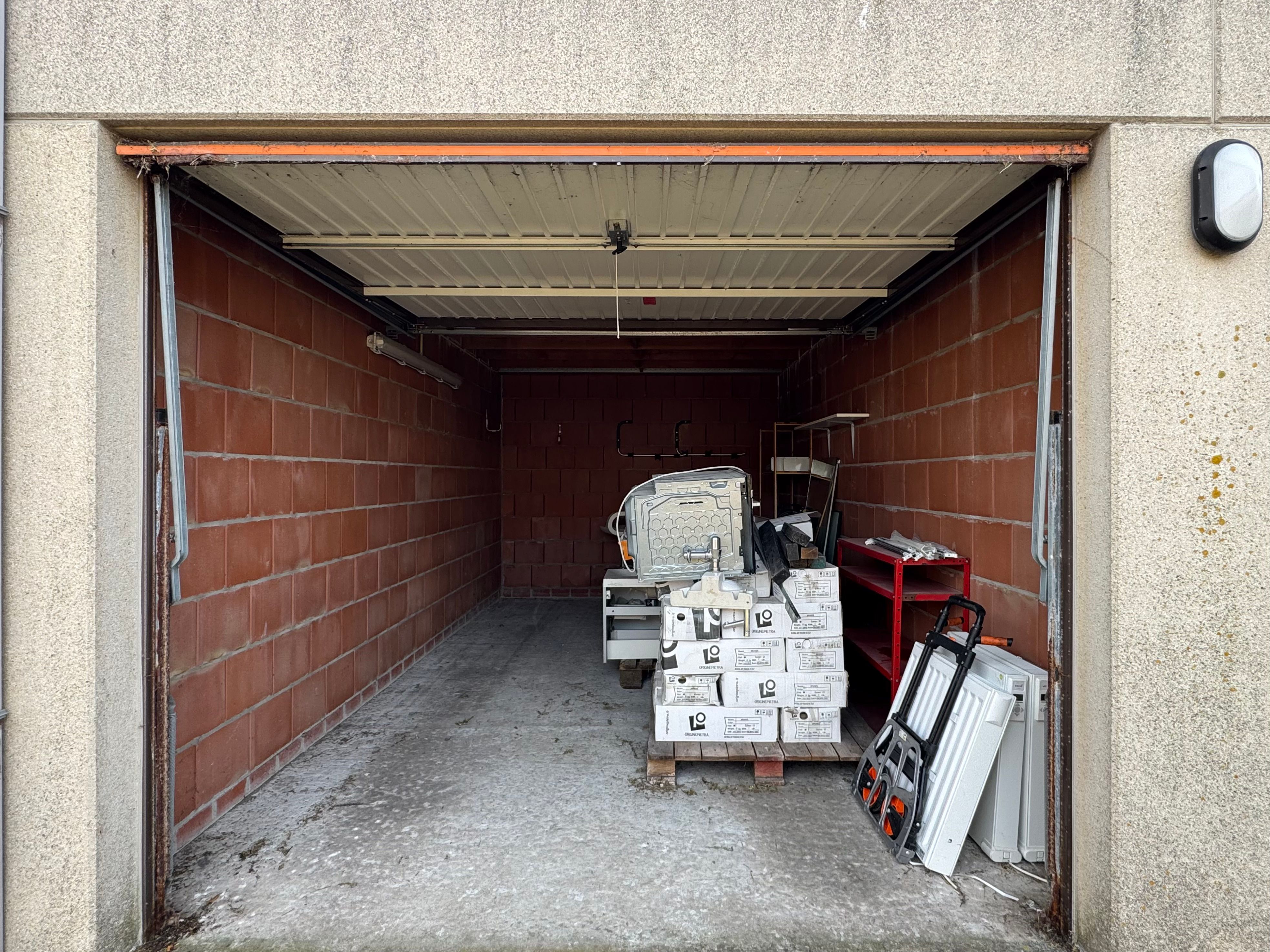 Garagebox 16m² in centrum Bredene foto 3