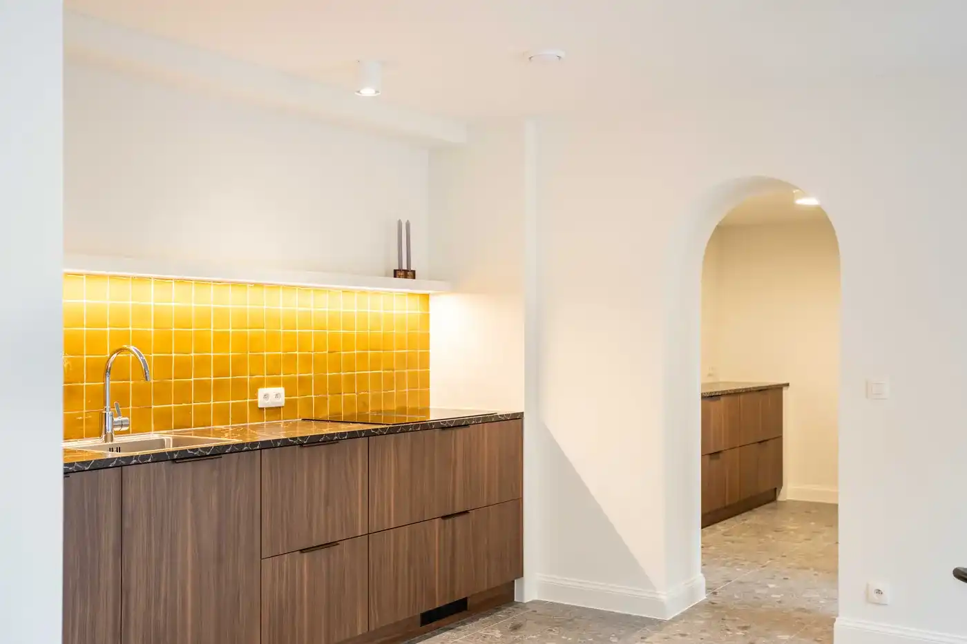 Ruime gerenoveerde woning met 4 slaapkamers, tuin en garage foto 7