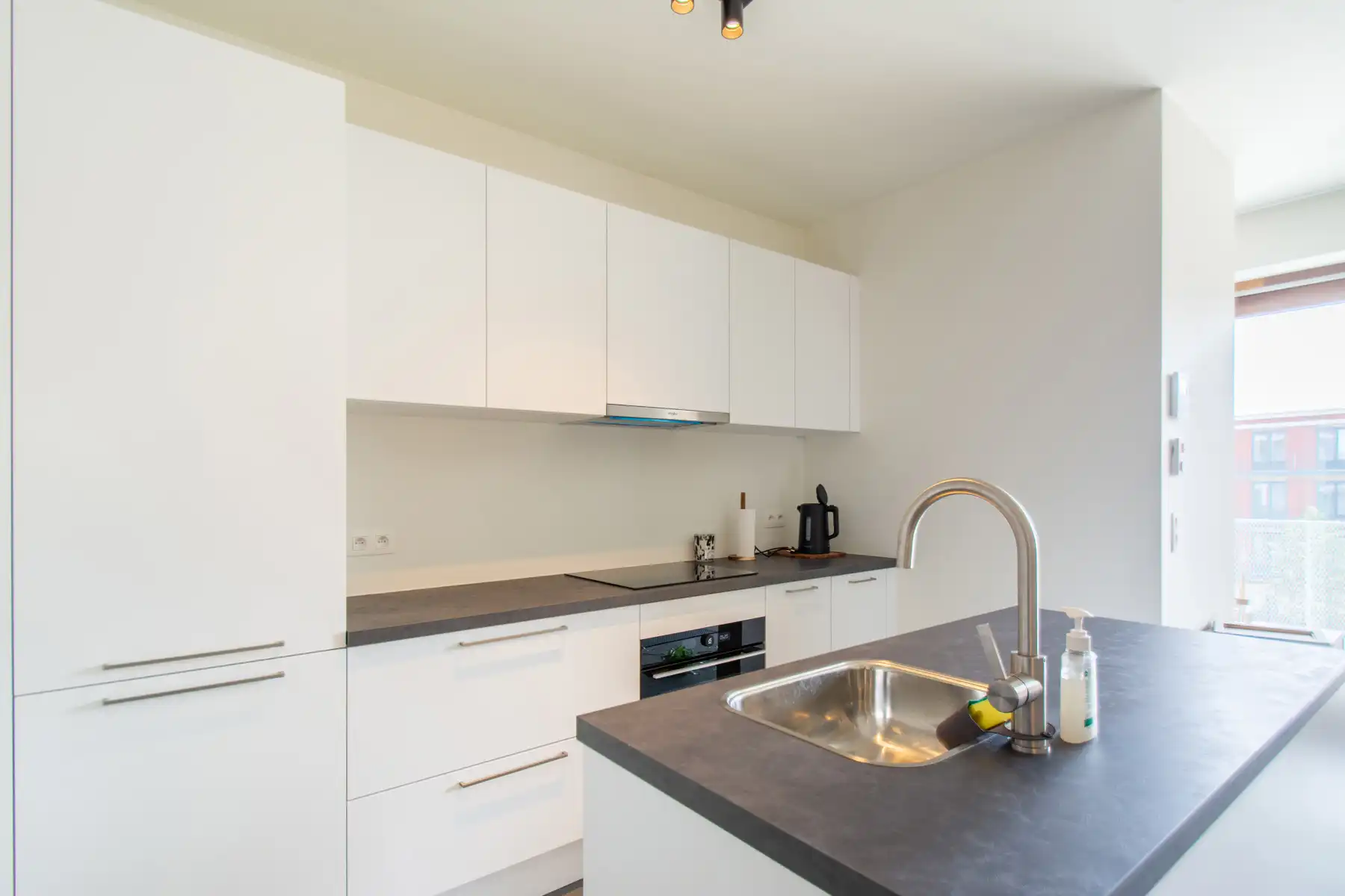 Prachtig gemeubeld 2- kamer appartement met groot terras foto 10