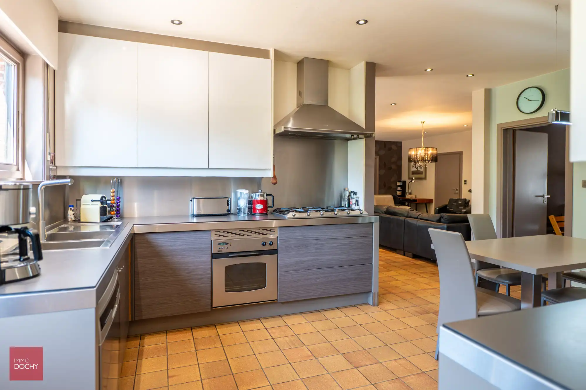 Zeer ruime en verzorgde praktijkwoning of cohousing foto 20