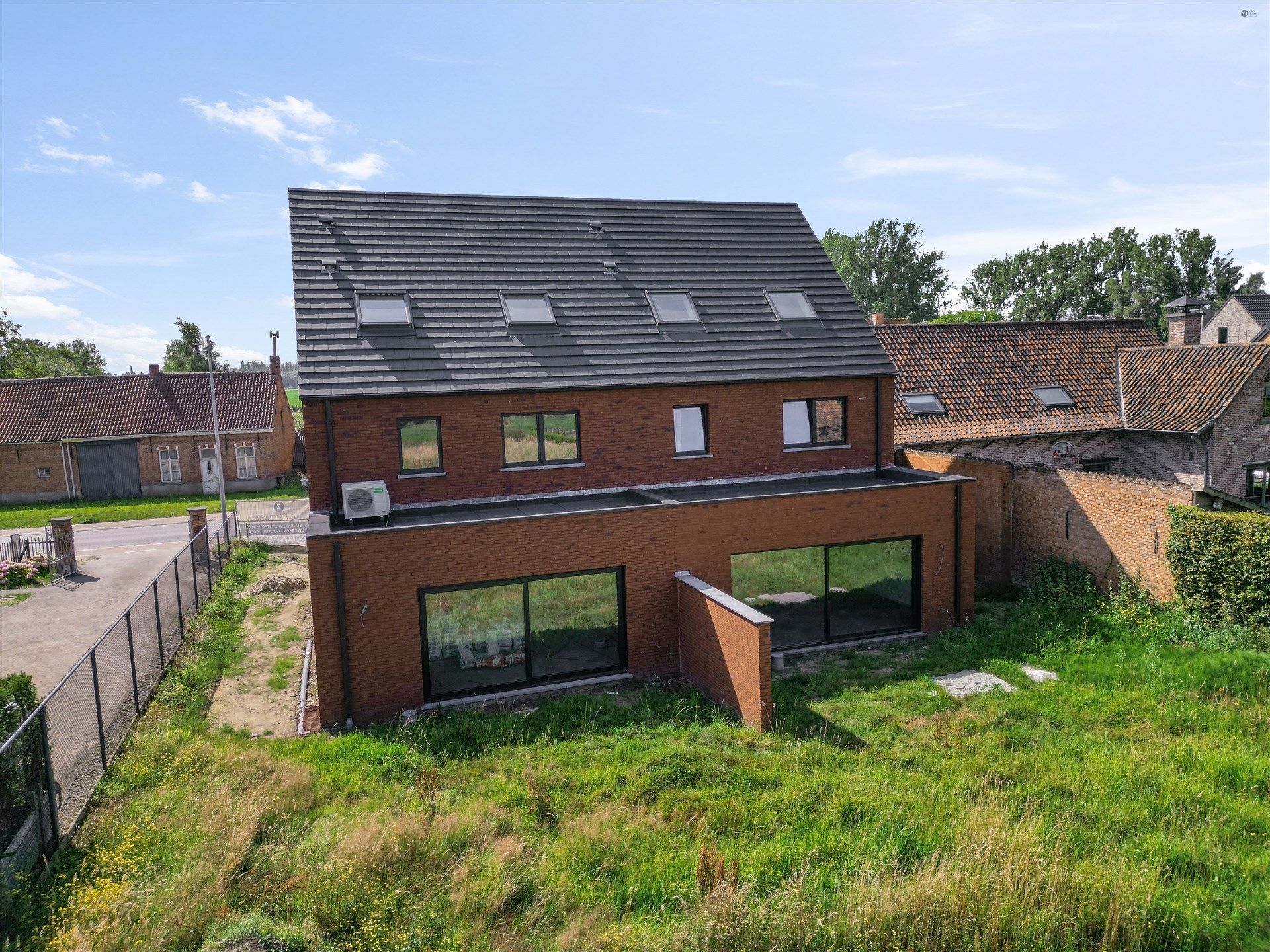 Half open bebouwing op 768m² lot 2 foto 2