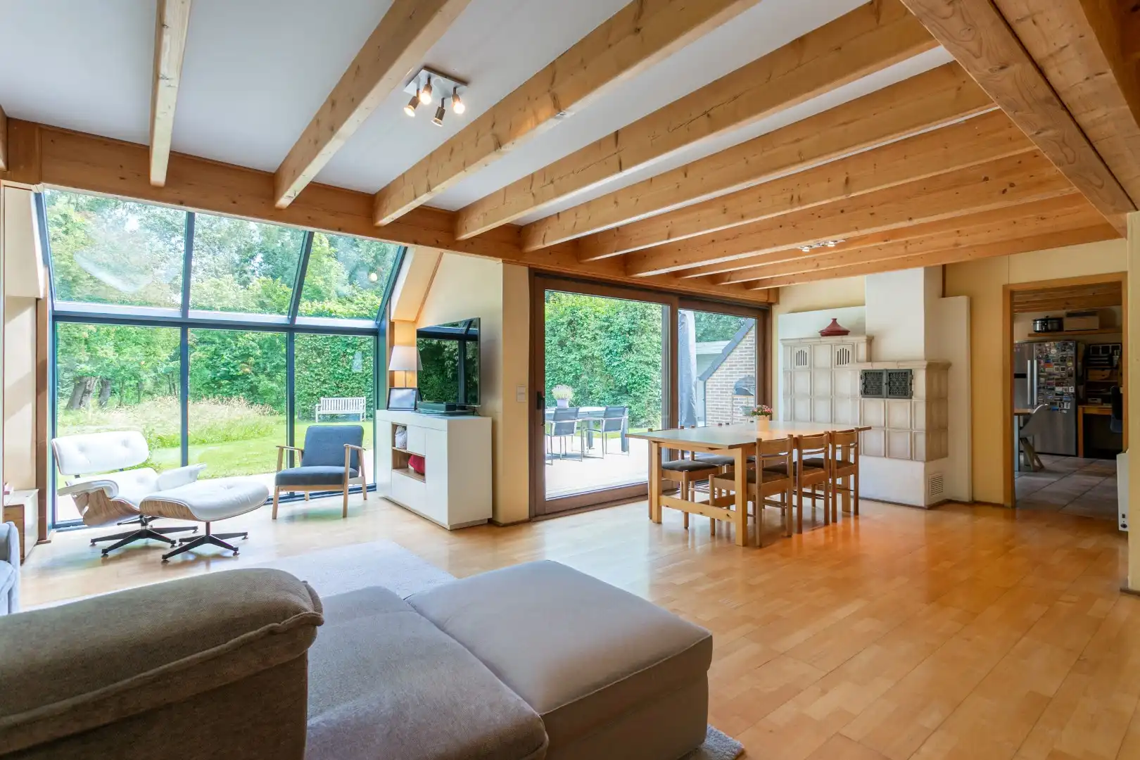 Ruime woning gelegen in een groene omgeving foto 5