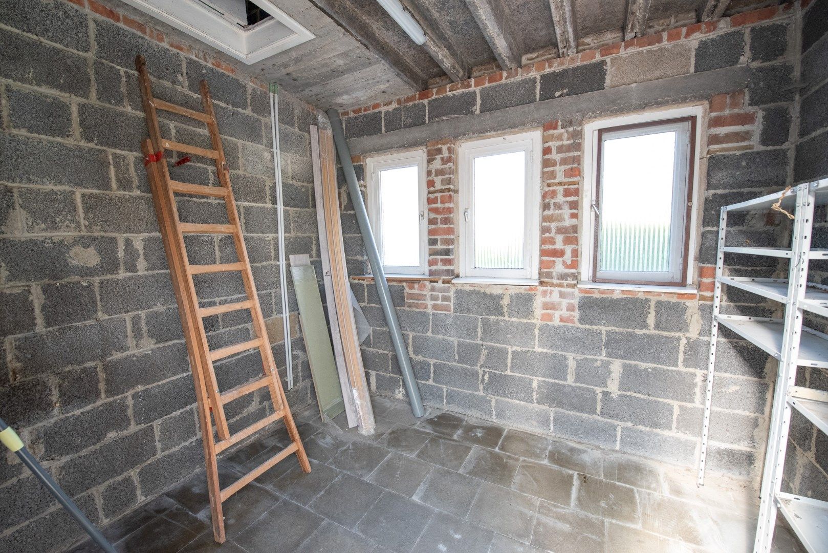 Gerenoveerde woning in rustige woonwijk TE HUUR in Waregem! foto 14