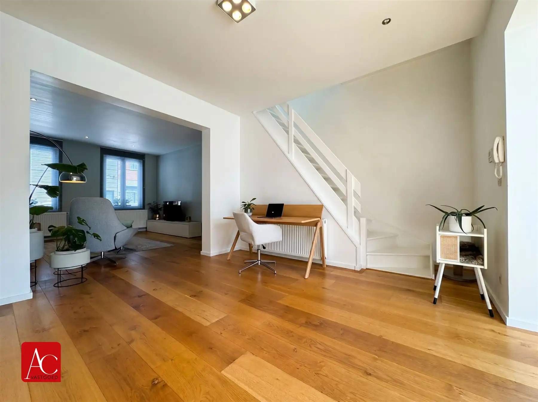 Instapklare woning met 5 slaapkamers en tuin foto 10
