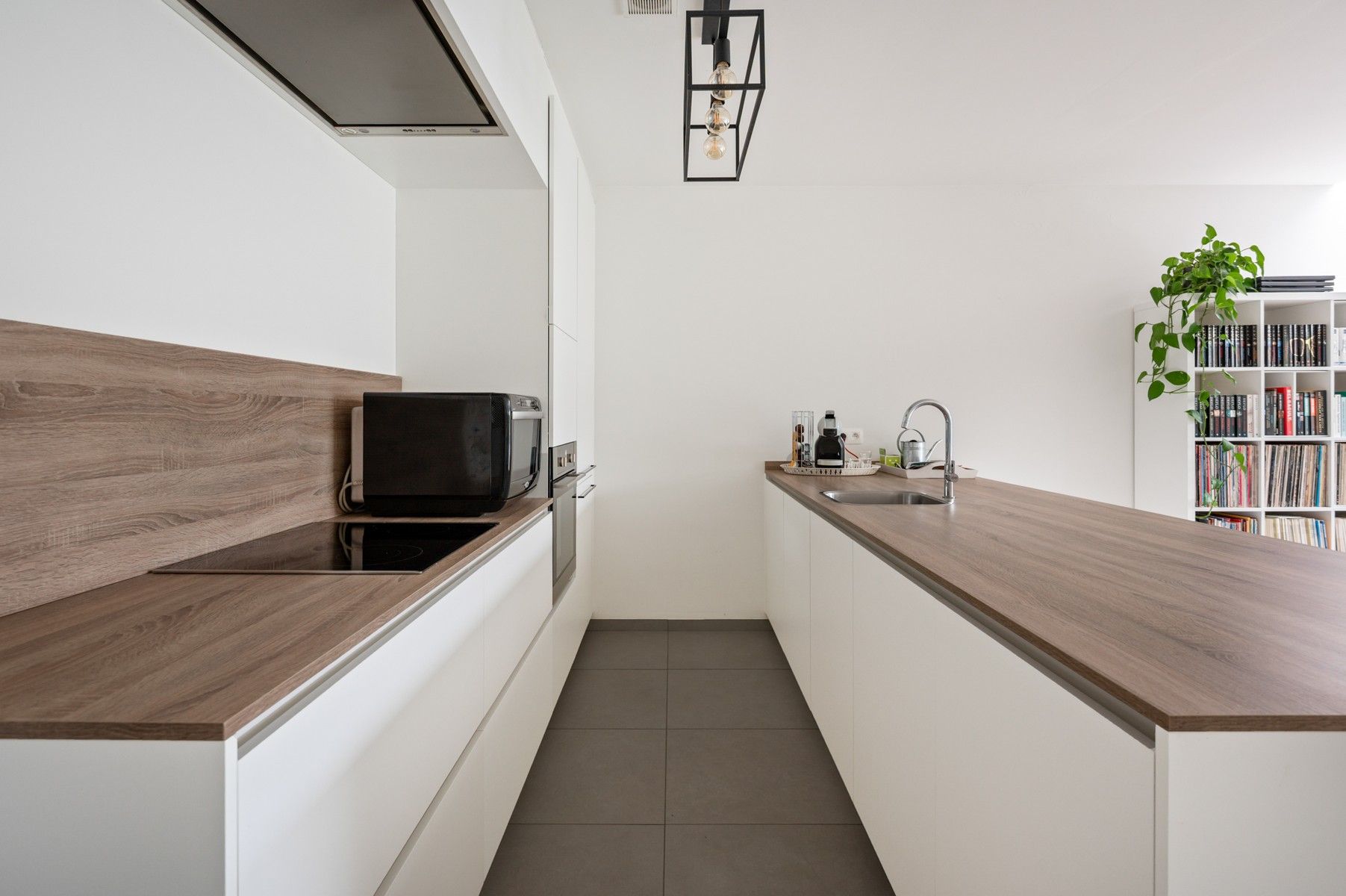 Instapklaar en energiezuinig gelijkvloers appartement met terras en tuin foto 12