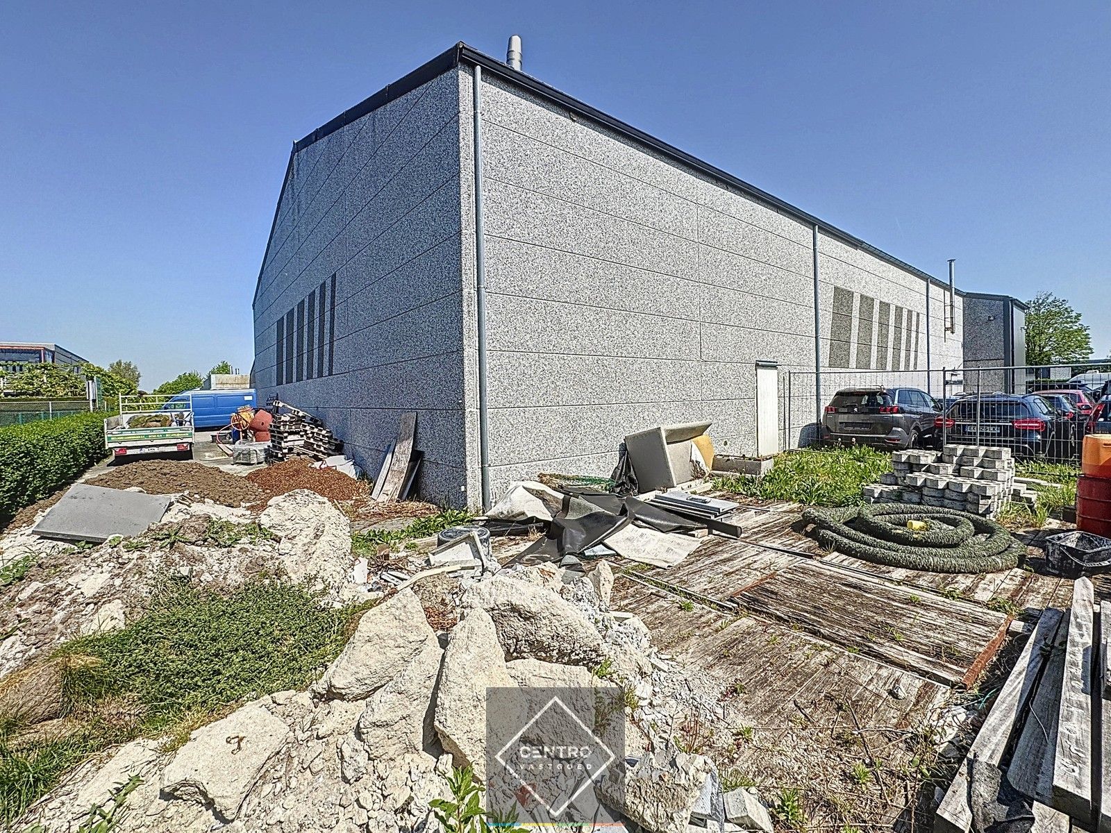 Magazijn (200m2)  met bureem + buitenterrein (circa 250m2)! foto 11