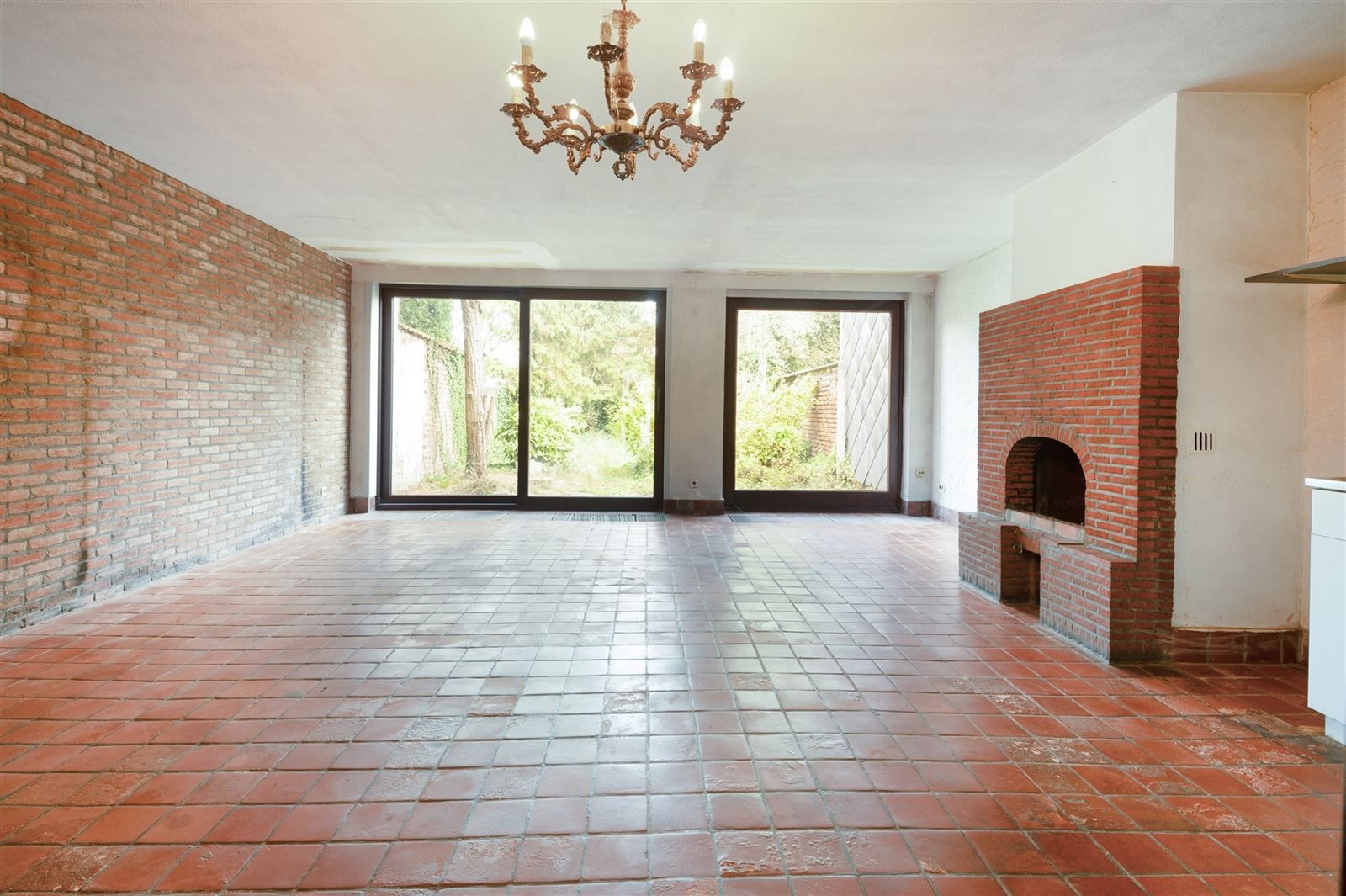 karaktervolle woning met handelsruimte in hartje Zottegem! foto 2