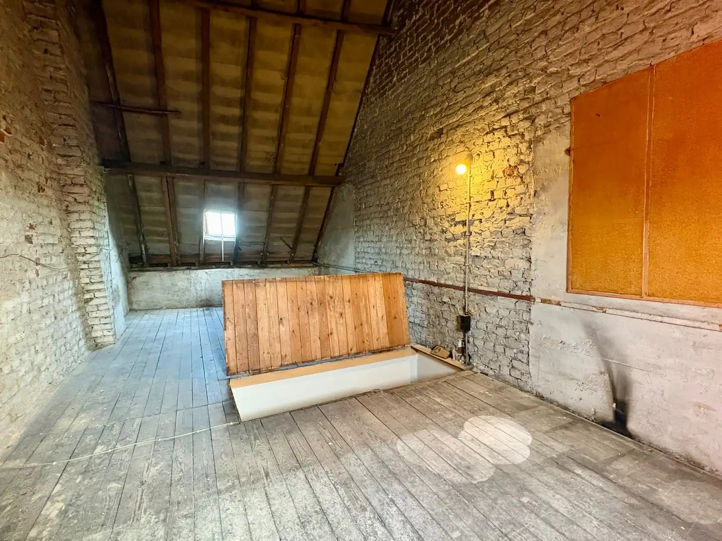 Te renoveren woning met diepe tuin te koop in Harelbeke foto 12