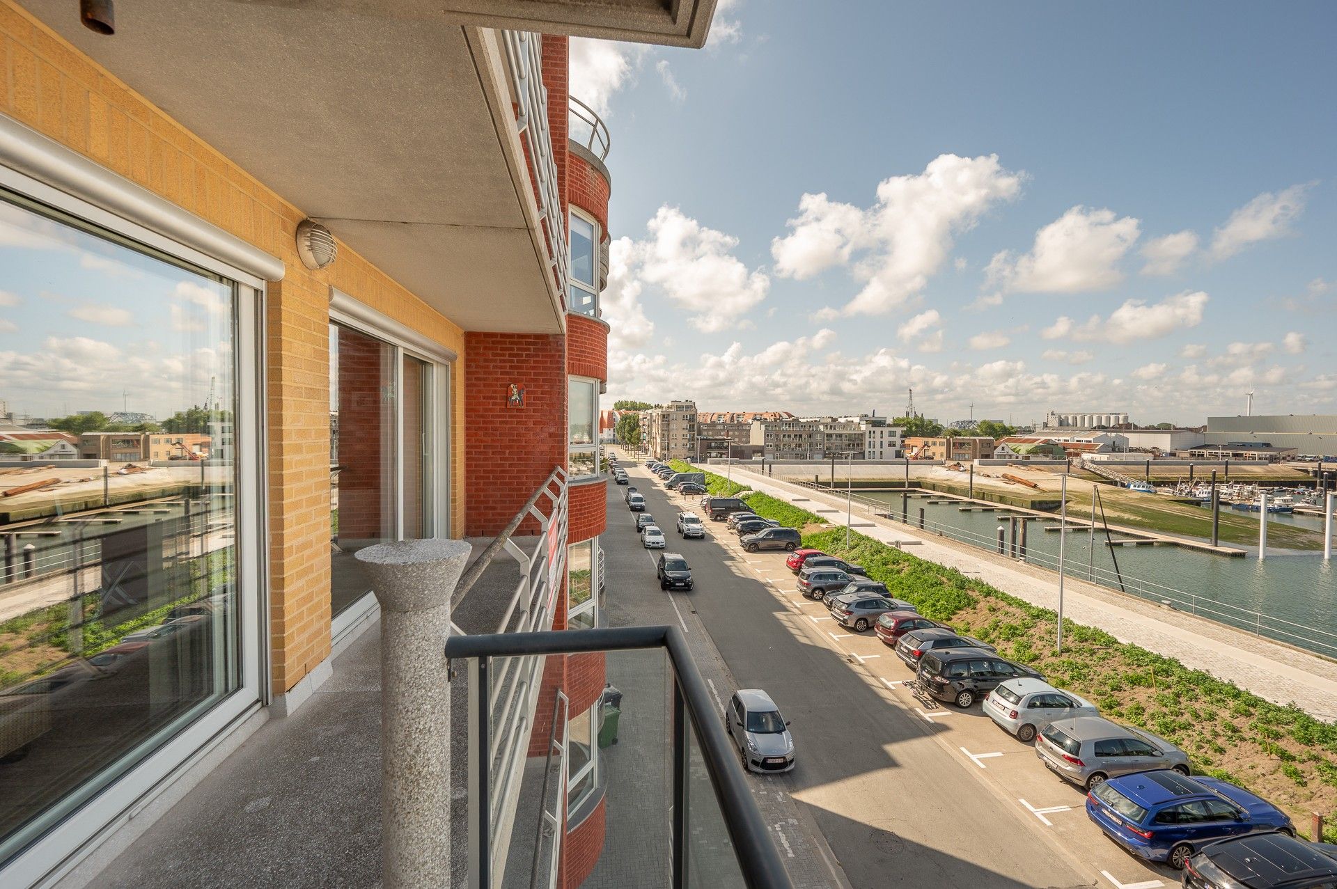 Zonnig en ruim appartement met adembenemend havenzicht foto 11