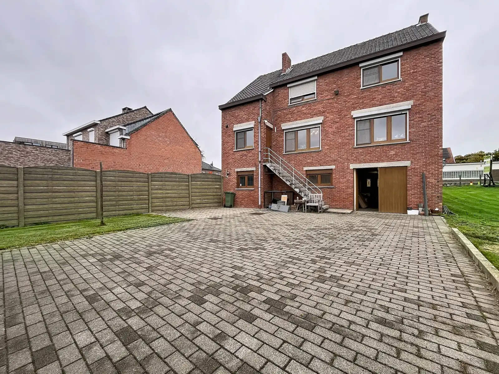 Vrijstaande woning met ruime tuin op toplocatie foto 24