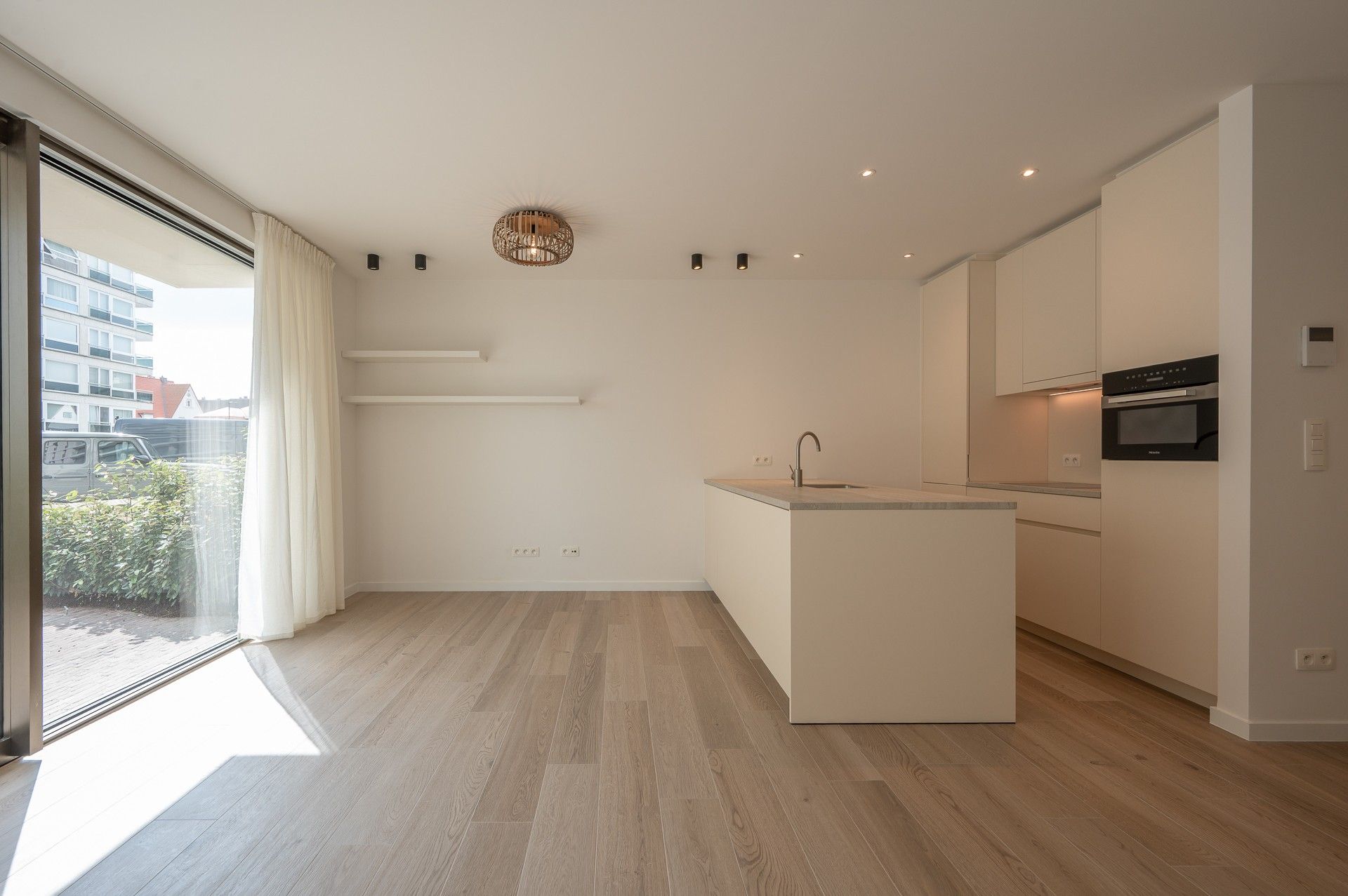 Ongemeubeld: nieuwbouw appartement met zijdelings zeezicht! foto 3