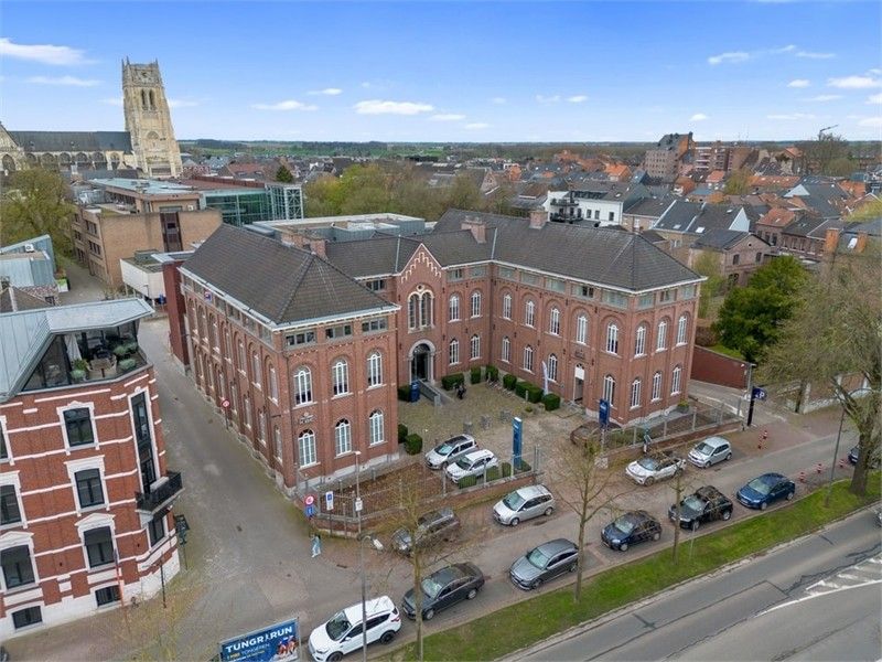 LUXUEUS APPARTEMENT VAN 365M² MET AFWERKING VAN HOOGSTE KWALITEIT IN TONGEREN foto 3