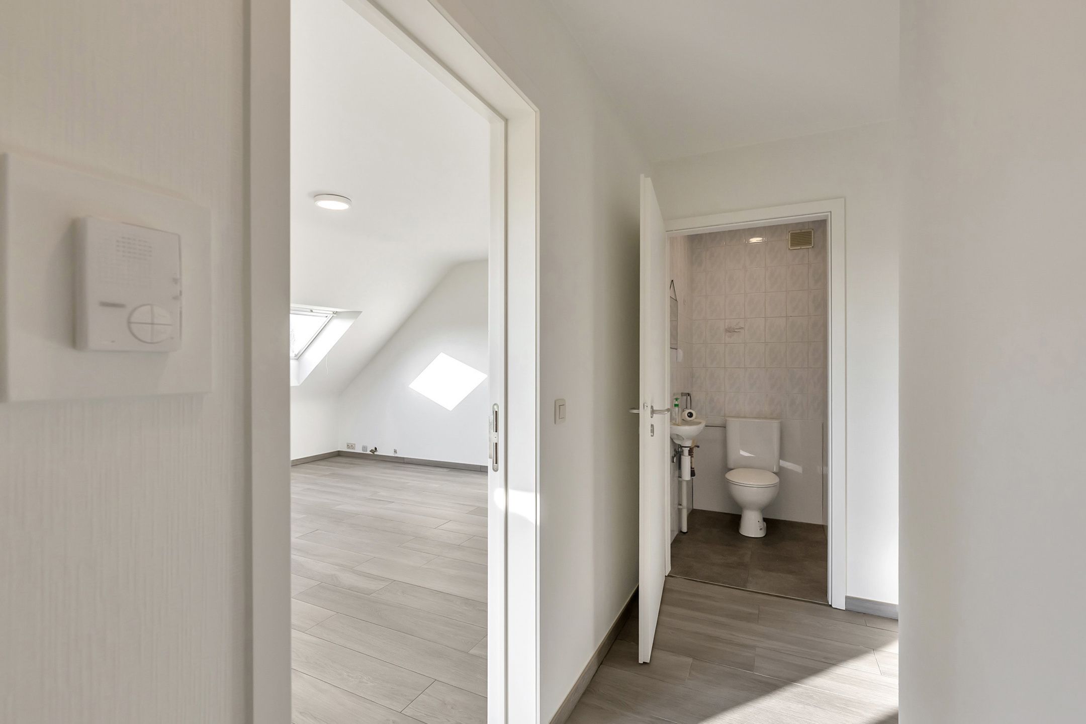 Instapklaar appartement met terras en parking in Ninove foto 14