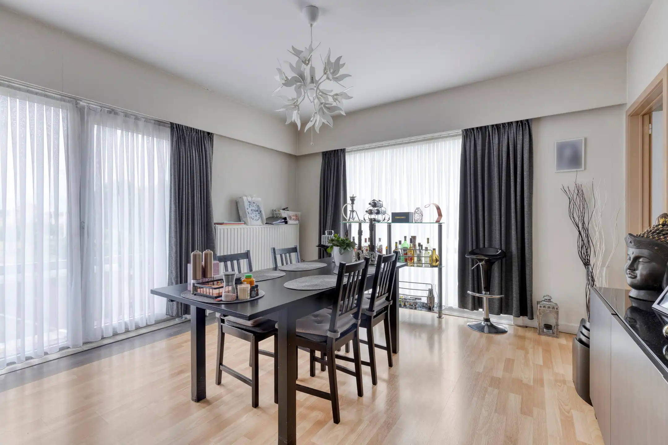 Licht en instapklaar hoekappartement met 2 slaapkamers foto 2