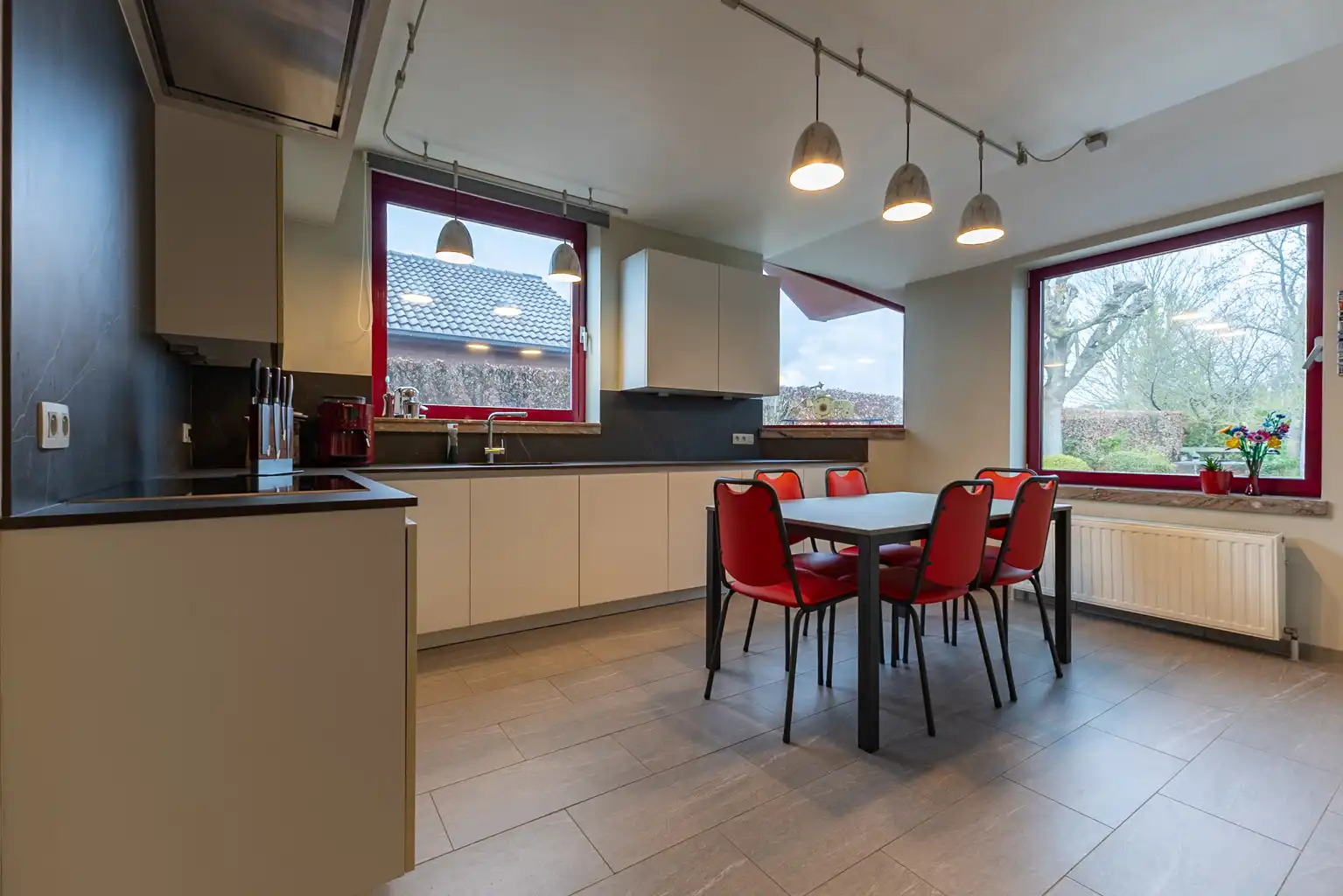 Ruime woning: 5 slpks, garage en grote tuin op toplocatie foto 9