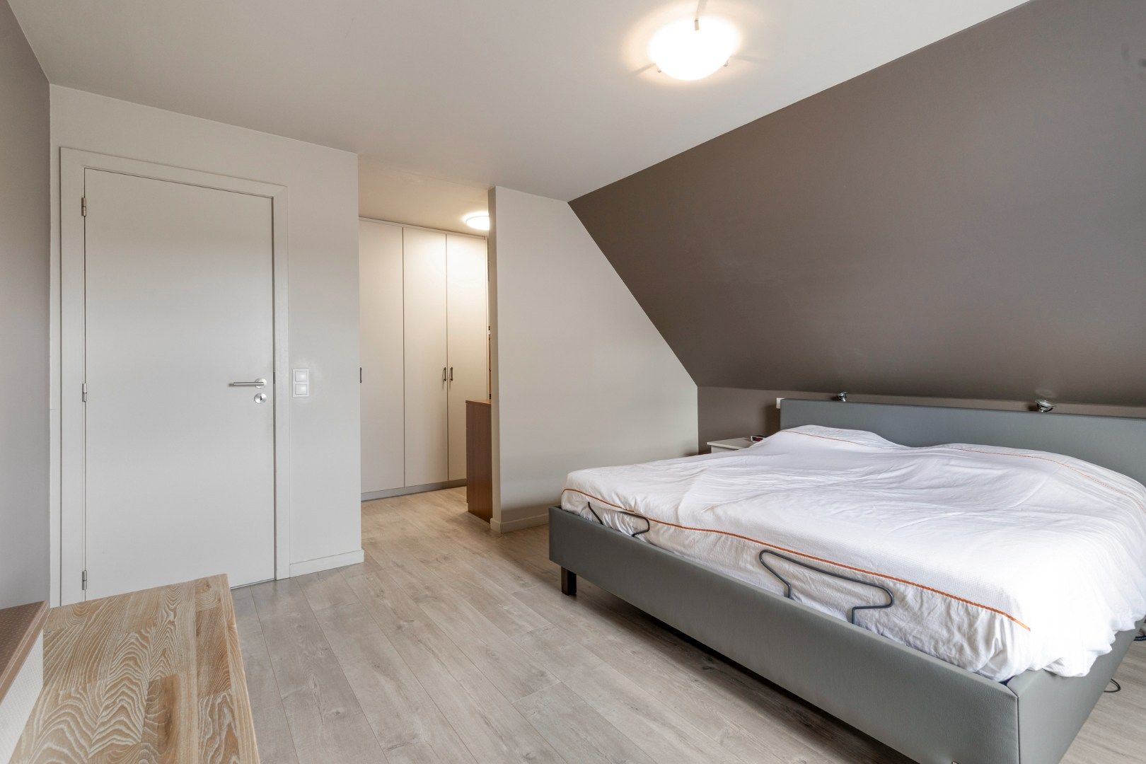 Prachtige, uiterst verzorgde villa met 3 slaapkamers en garage! foto 13