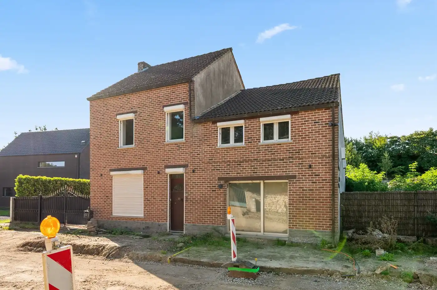 Verder te renoveren woning met grote hangar met 3 slpks foto 5