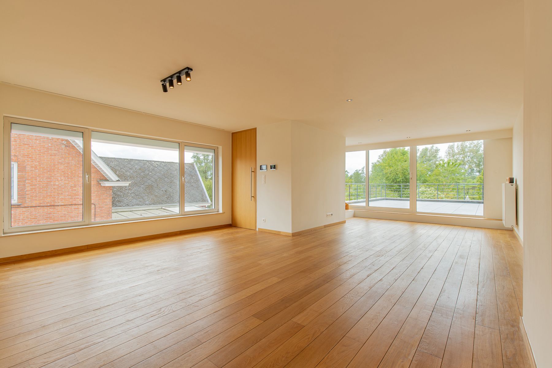 Goed gelegen appartement met ruim terras foto 3