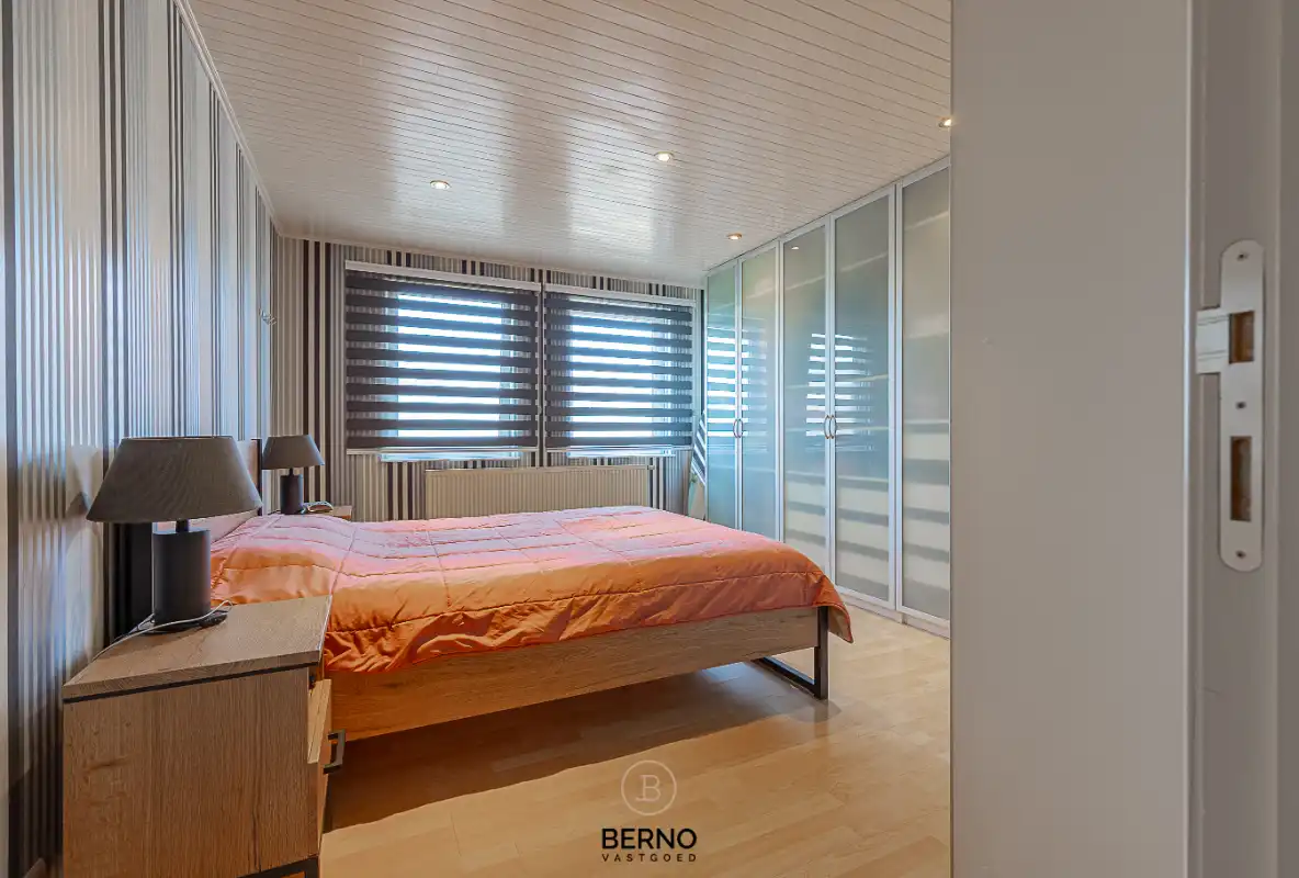 Ruime halfopen bebouwing met bijgebouw foto 10