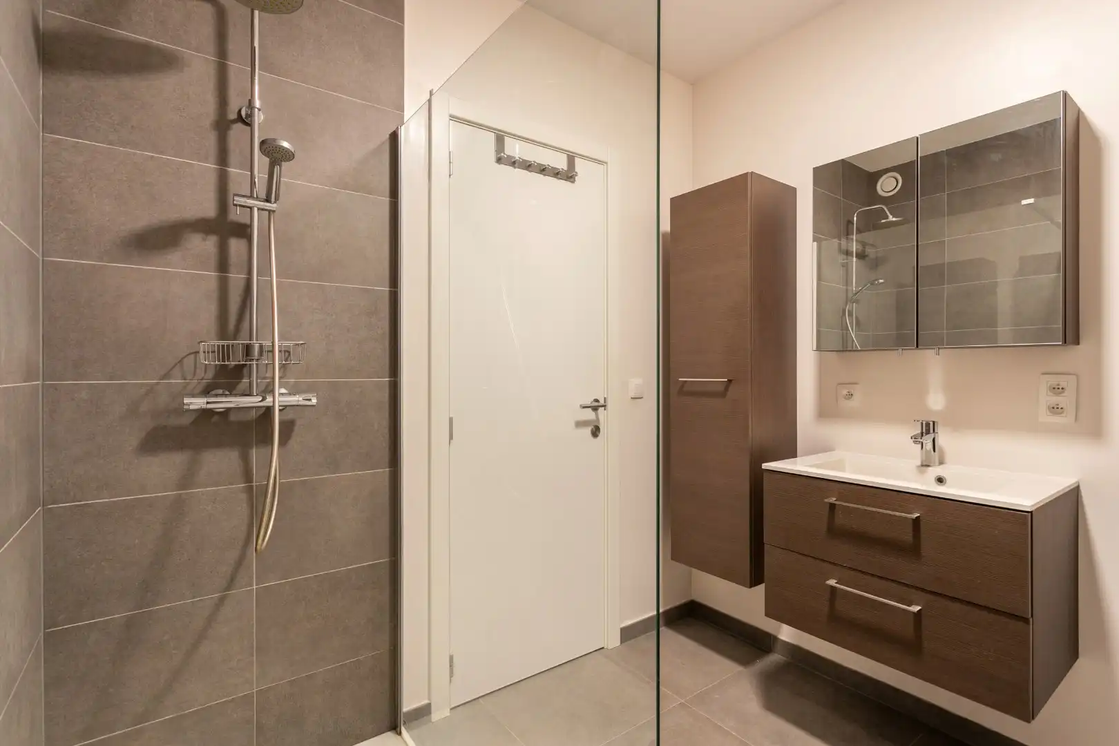 Instapklaar en energiezuinig gelijkvloers appartement met 2 SLPKS, tuin en terras foto 11