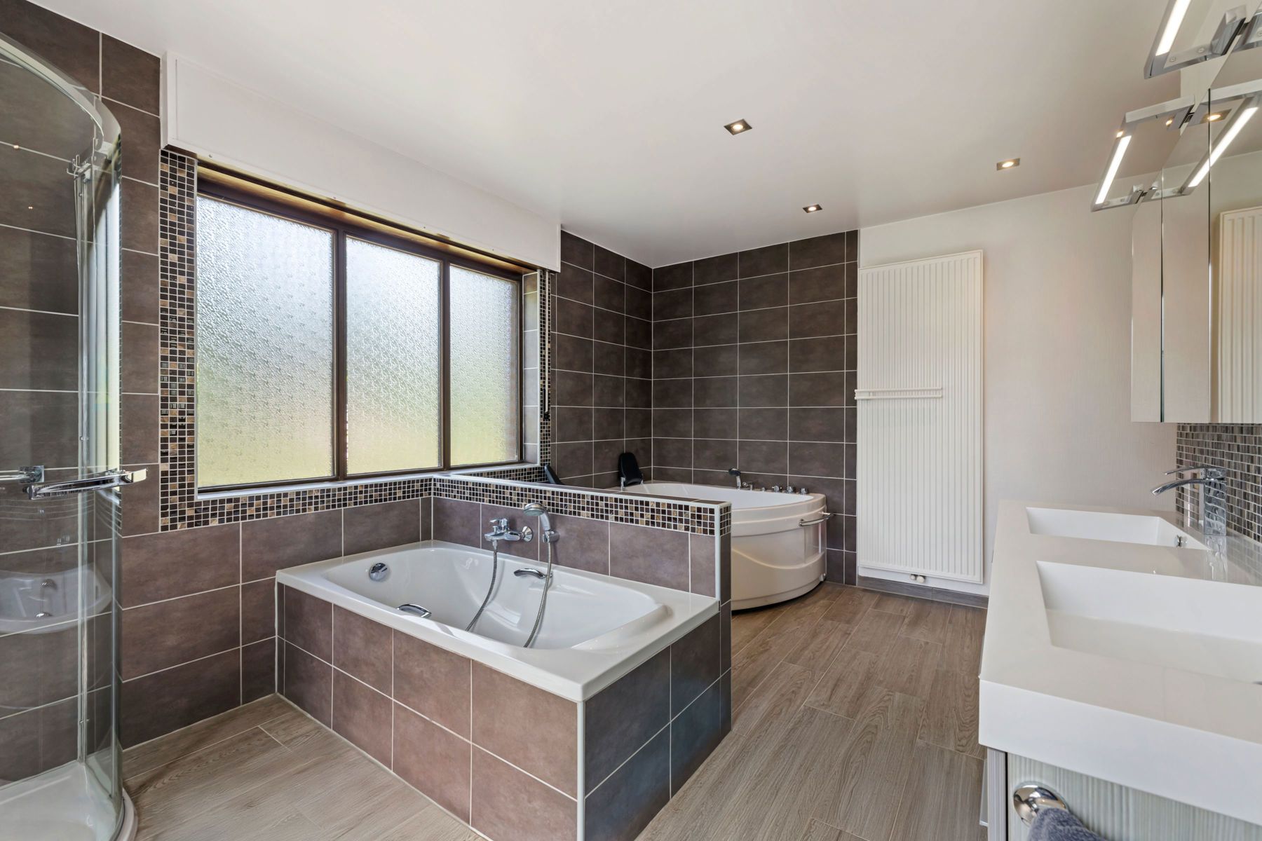 Uitzonderlijk ruime villa met mogelijkheid vrij beroep foto 18