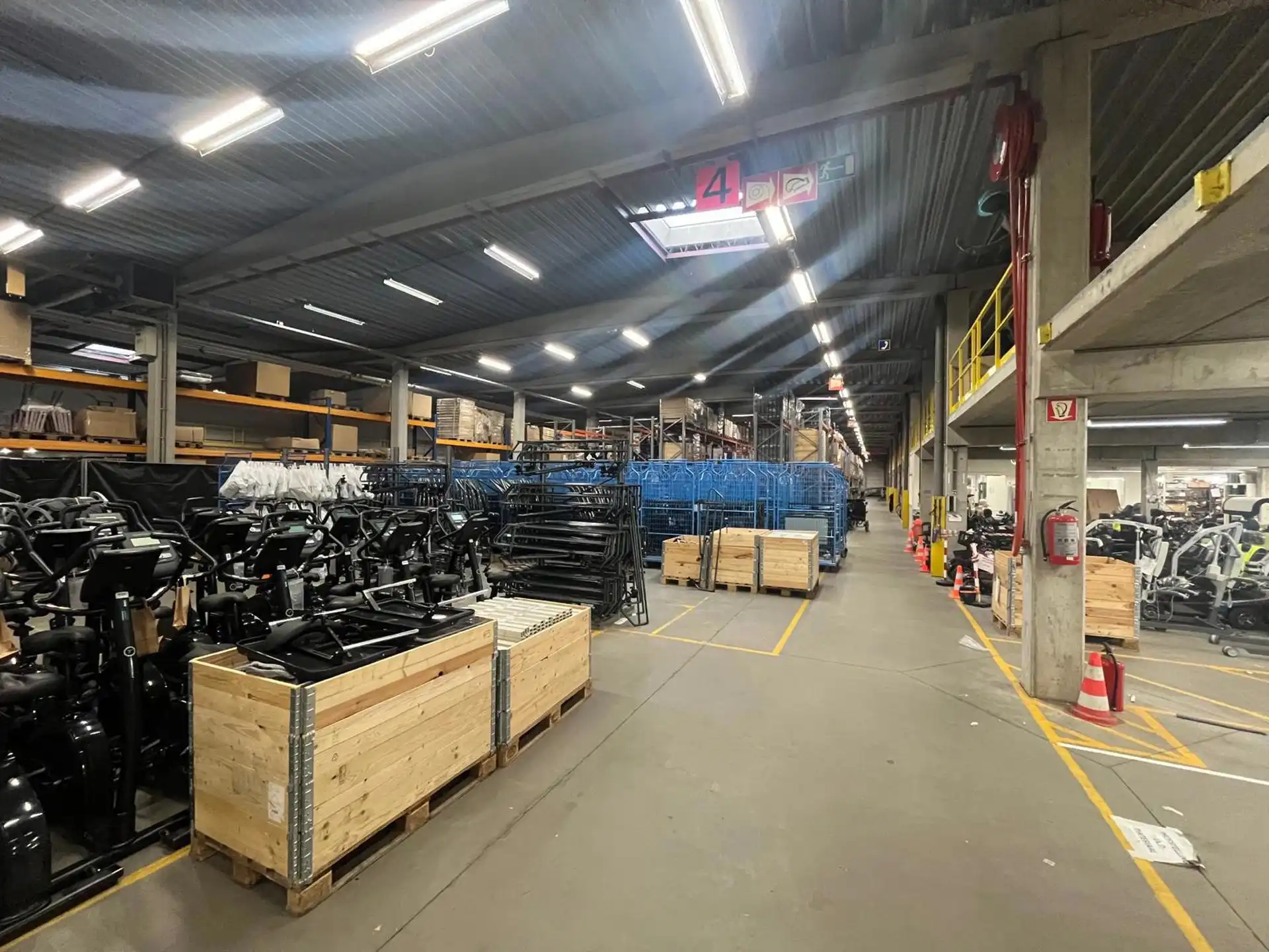 Mechelen langs de E19: magazijn 3.600m² met 2 loskades foto 4
