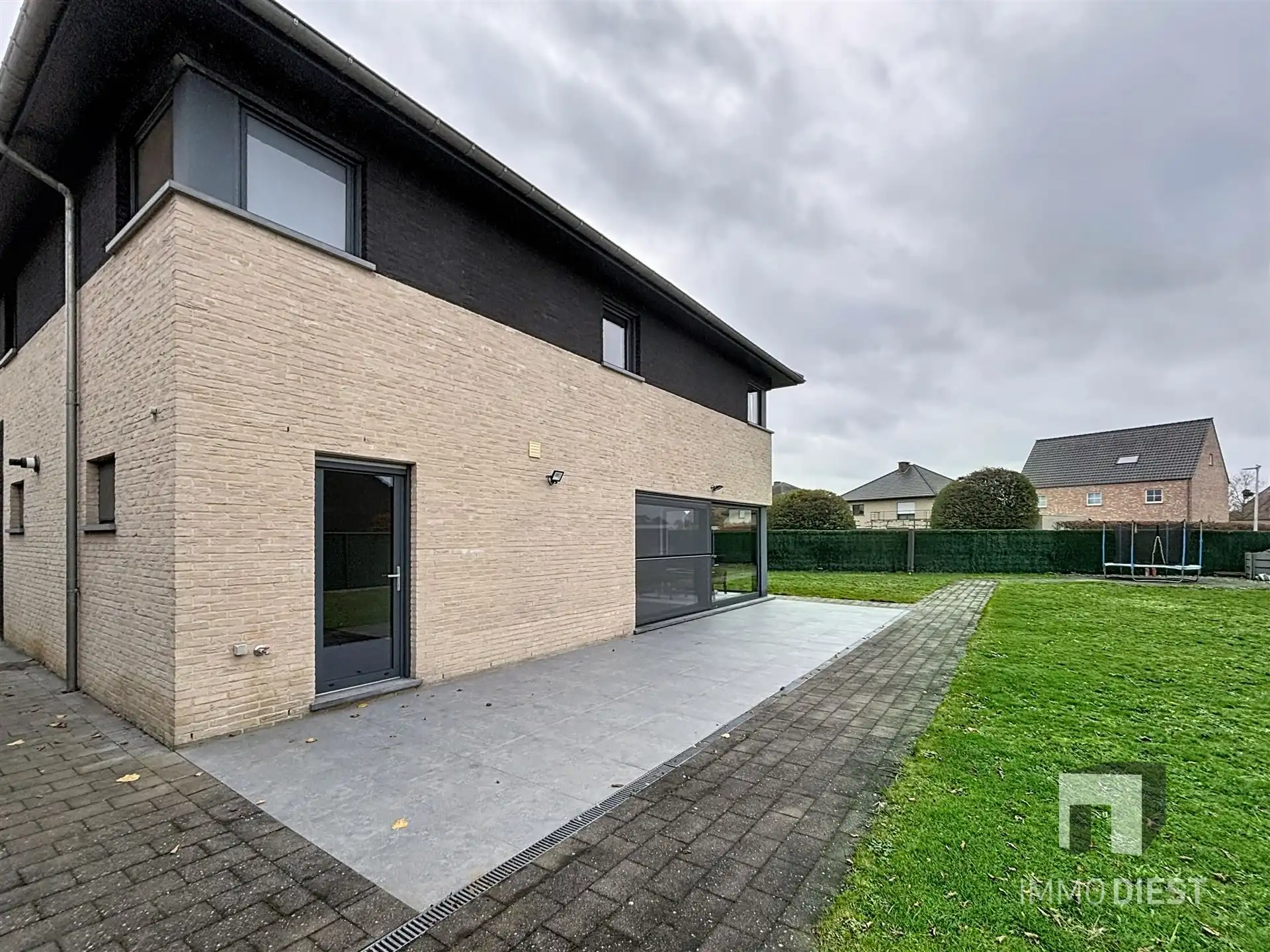 Villa met 5 slaapkamers op 8,50are in doodlopende straat foto 4