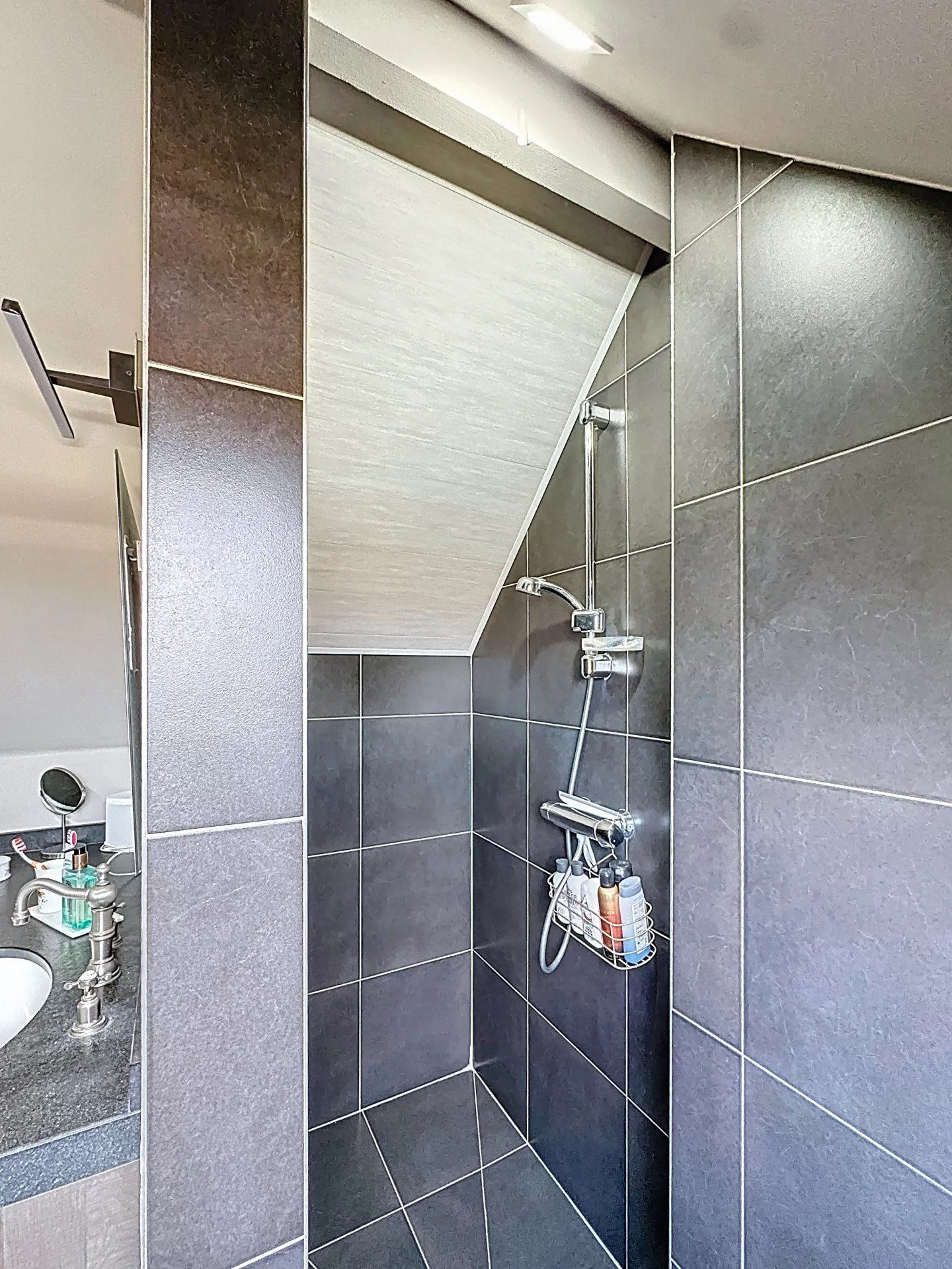 Super gezellig duplex appartement met 1 grote en 1 kleine slaapkamer, groot terras en garage foto 14