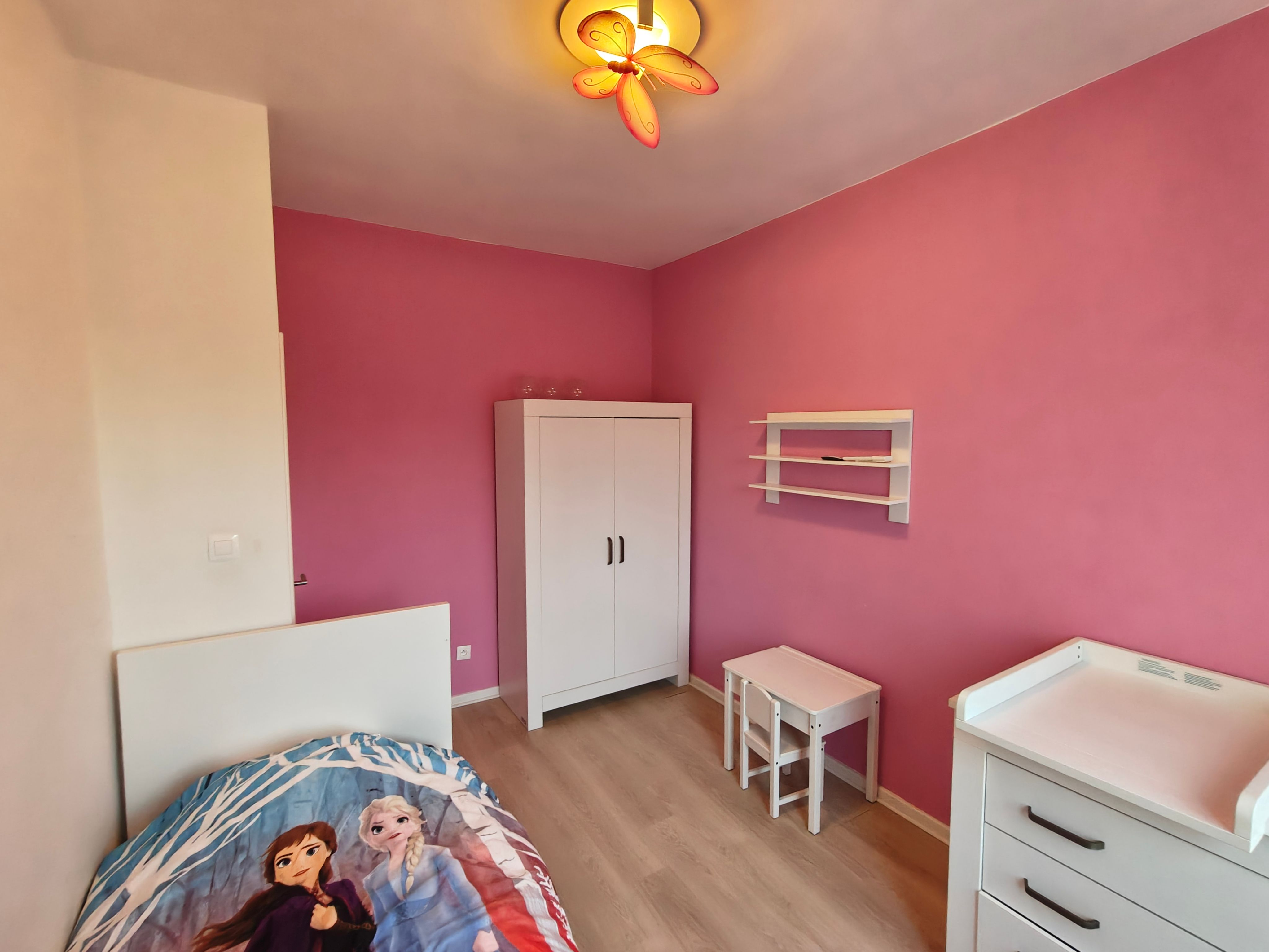 Modern gerenoveerde woning met zwembad foto 11