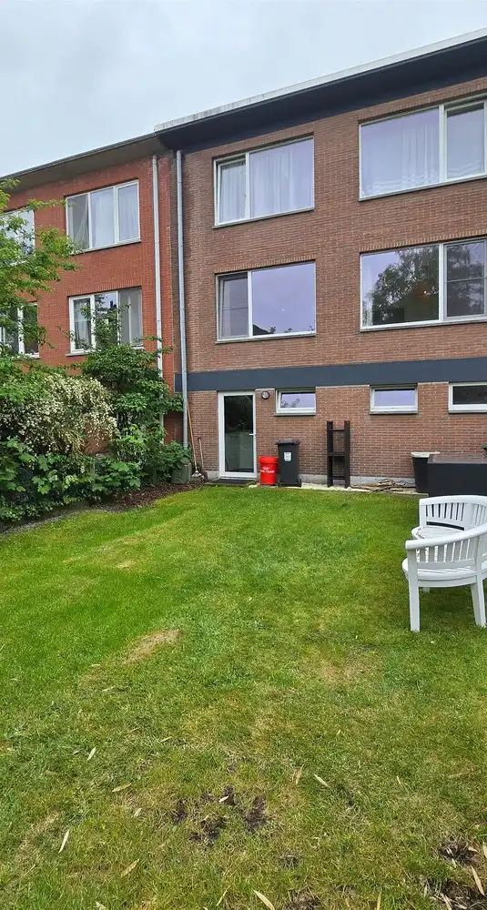 Fijn en licht appartement met garagebox en staanplaats en prachtige tuin op uitstekende ligging te Kapellen foto 5