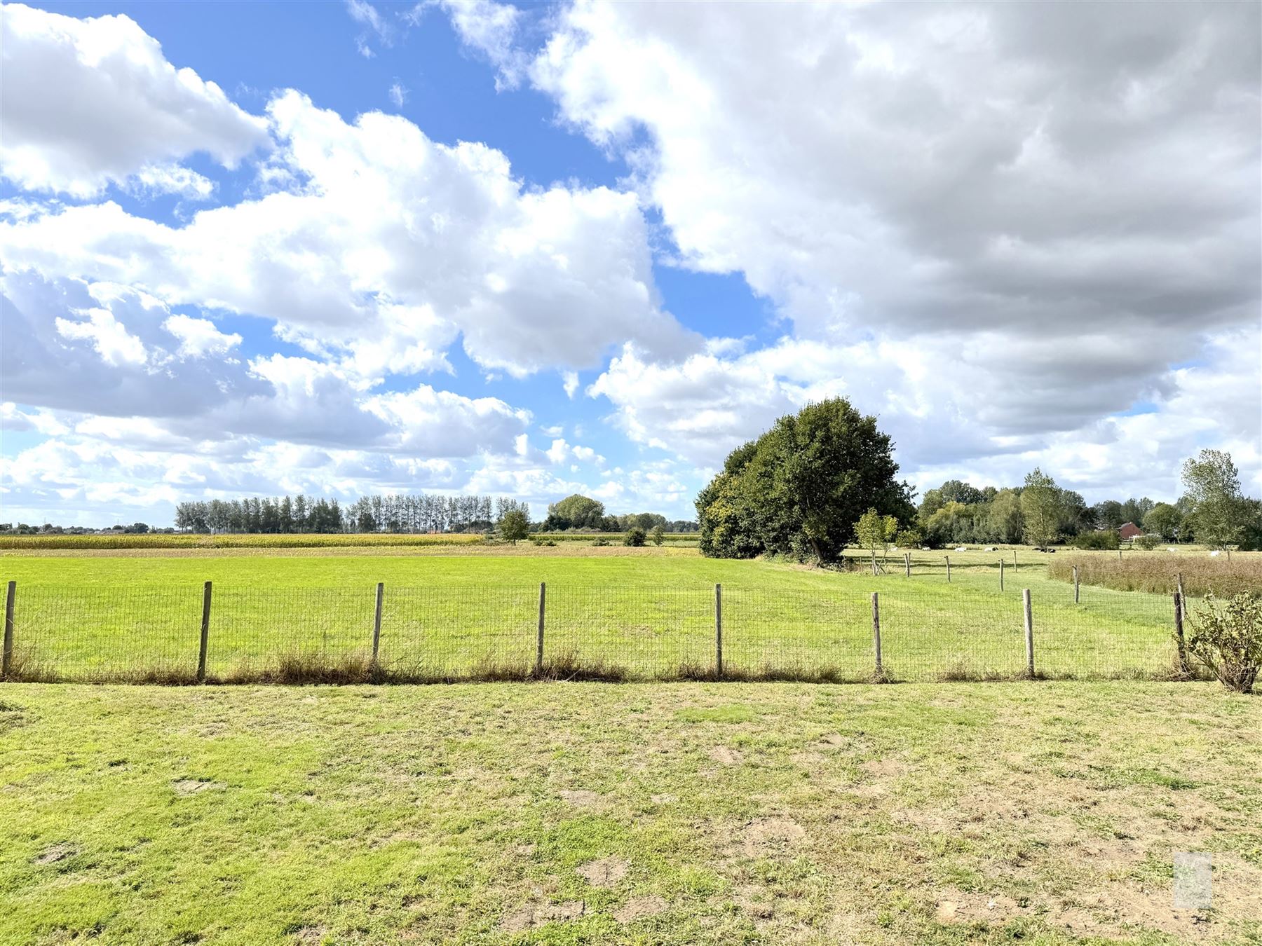 Vrijstaande woning met wijds uitzicht over de velden foto {{pictureIndex}}