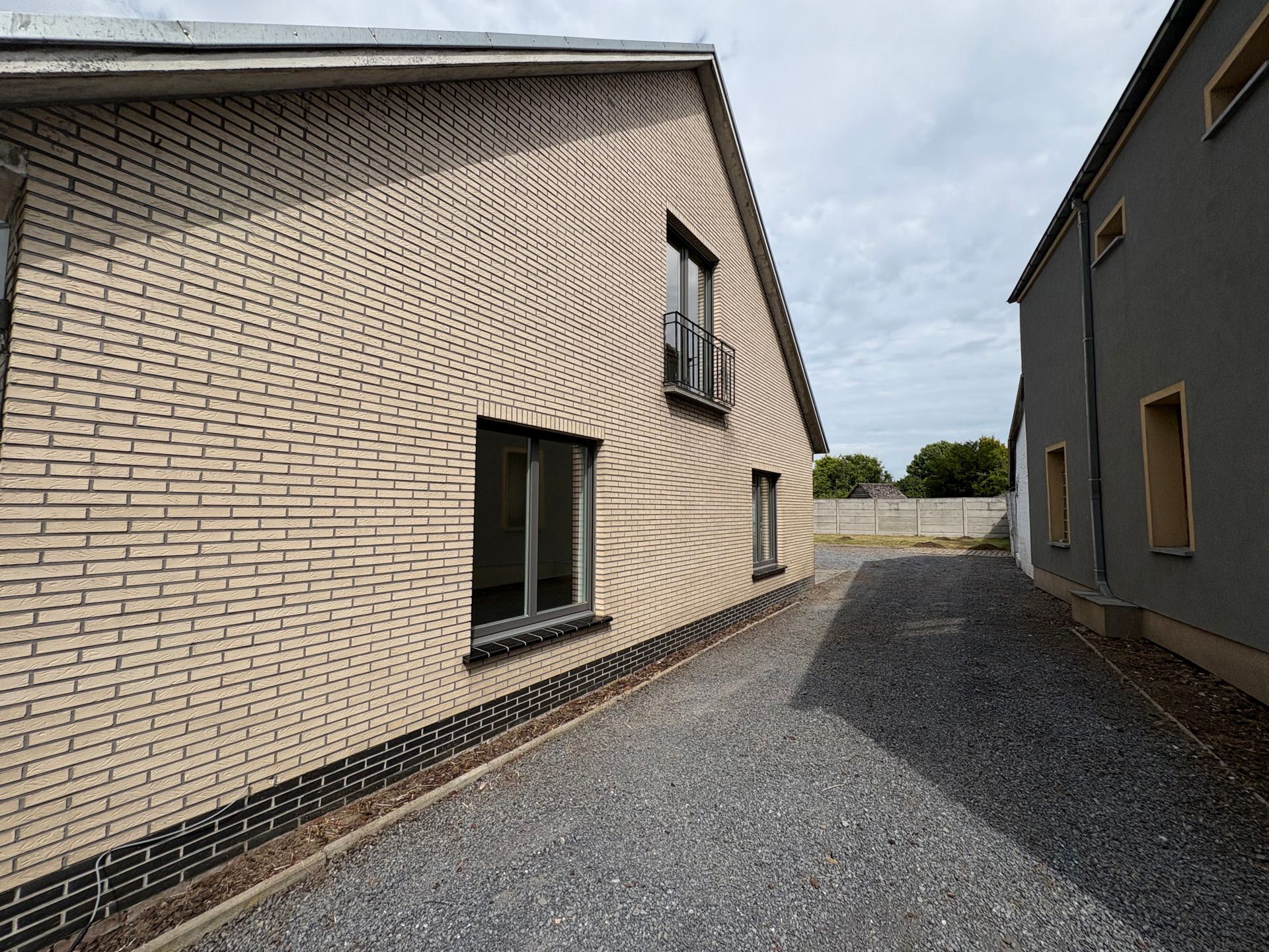 Ruime gerenoveerde woning met 5 slpks in centrum Ouwegem foto 19