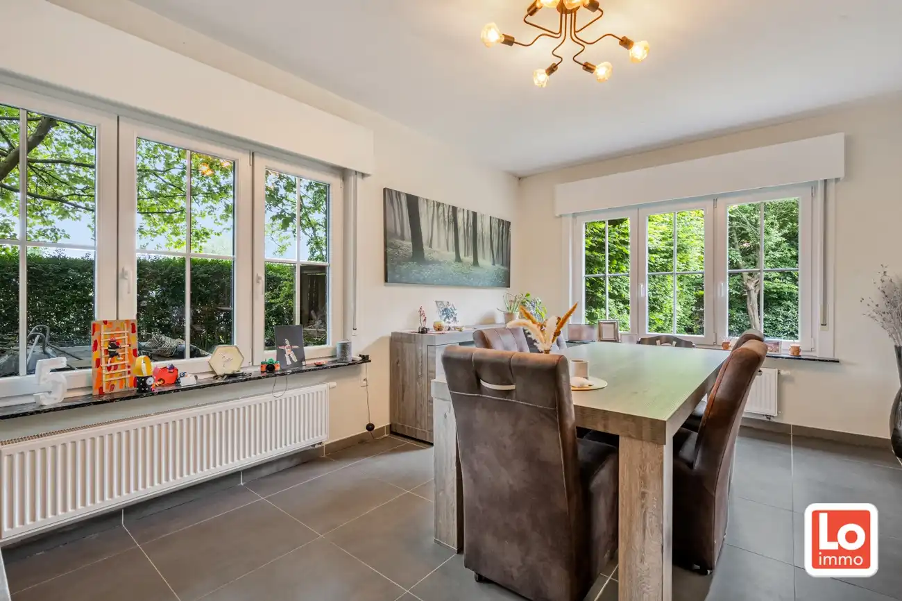 VERKOCHT! Charmante instapklare alleenstaande villa met afzonderlijke garage en grote ‘volwassen groene’ tuin vlakbij alle hoofdwegen in Oostakker. foto 6