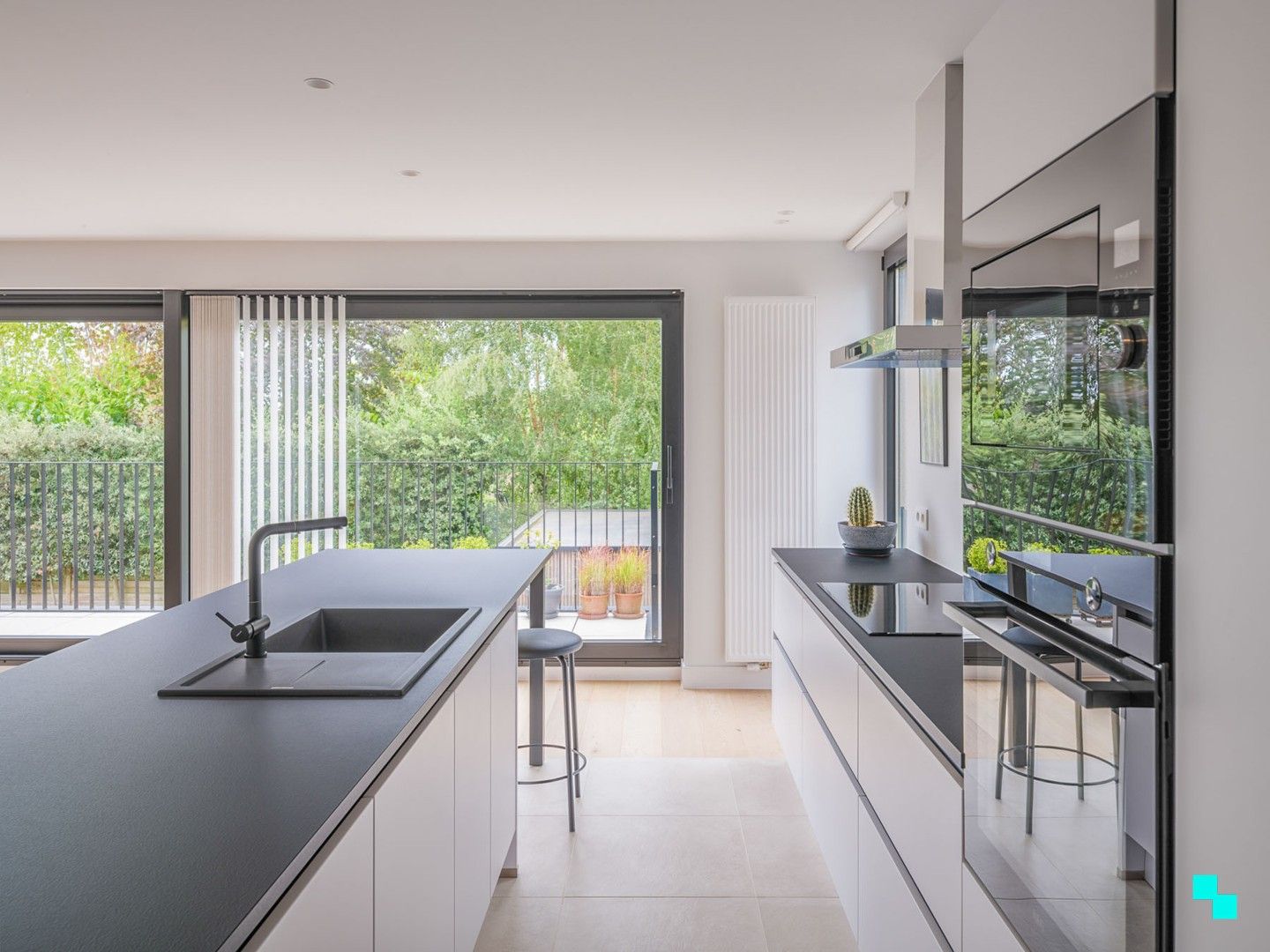 Zonnig appartement met twee slaapkamers te Balegem dorp foto 3