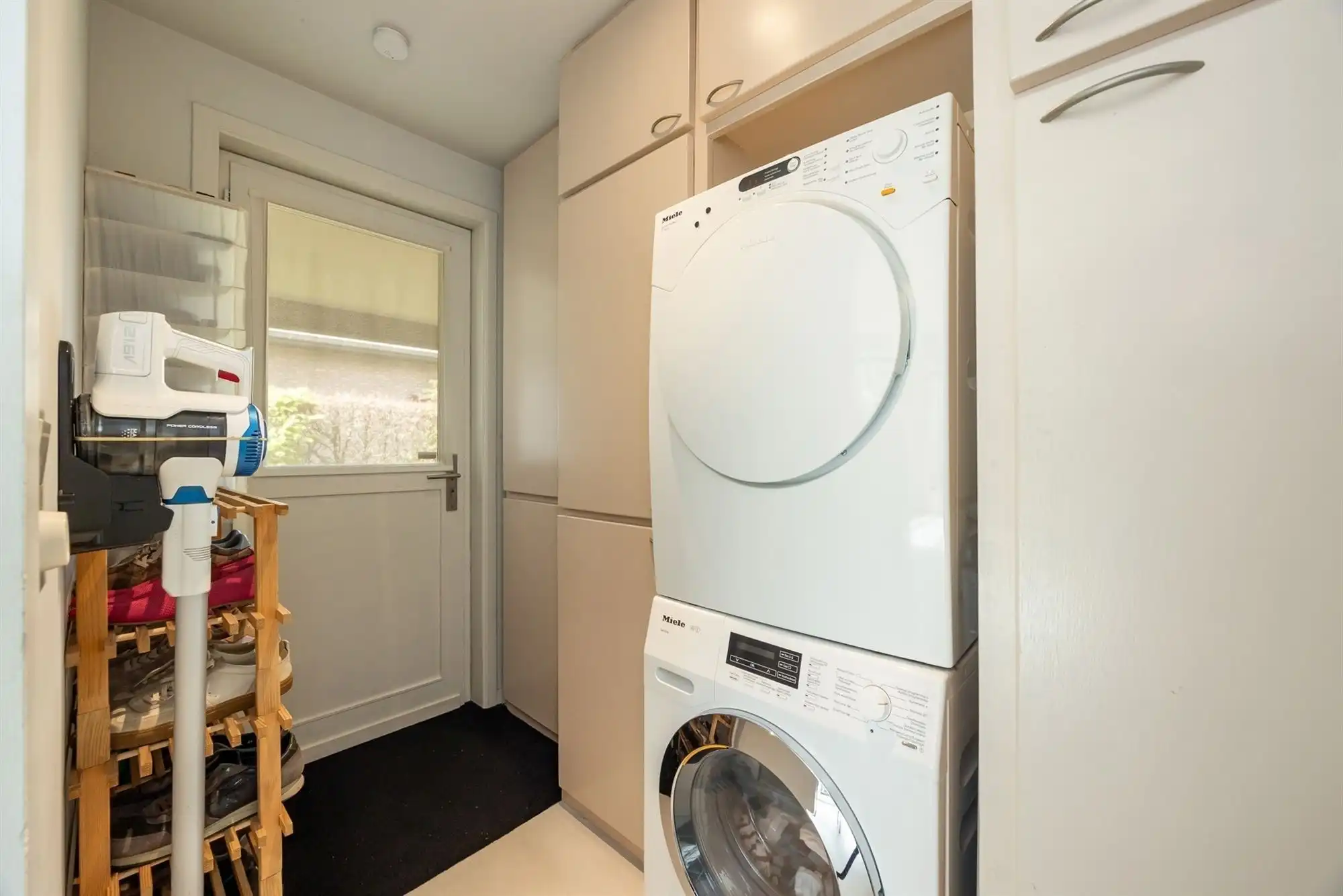 Instapklare en vrijstaande gezinswoning met 3 slpk. en een ruime tuin foto 25