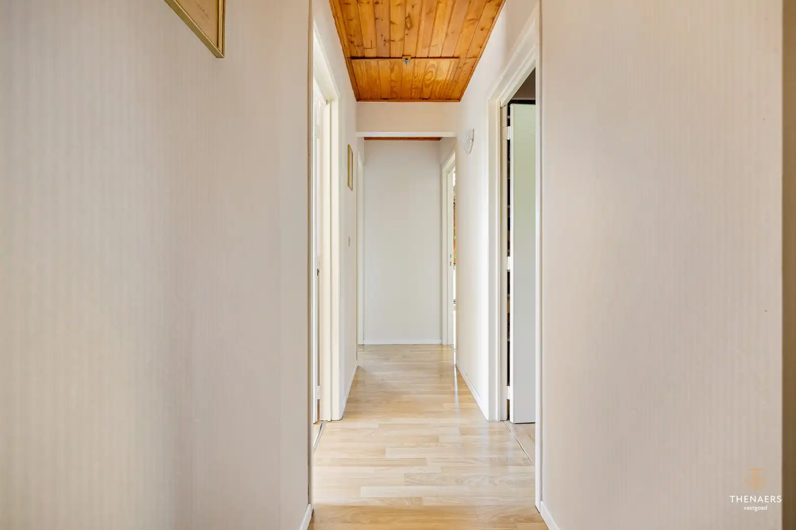 Ruime halfopen woning met 3 slaapkamers en prachtige tuin. foto 13