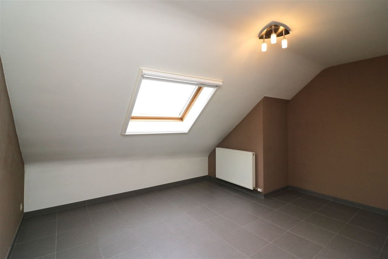 Duplex-appartement met 2 slpk., terras, autostaanplaats in centrum foto 17