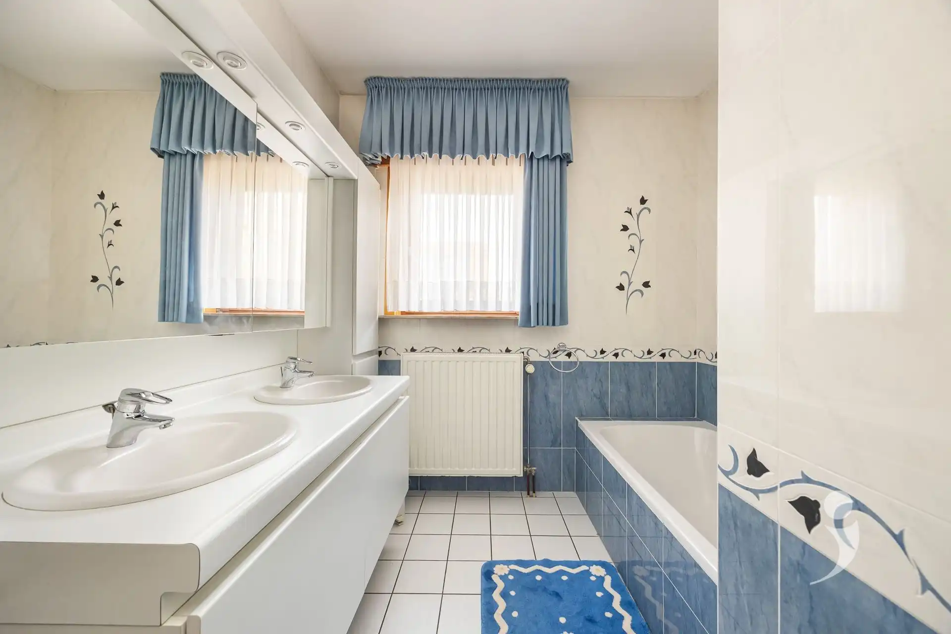 Instapklare en ruime woning met zicht op de velden! foto 16