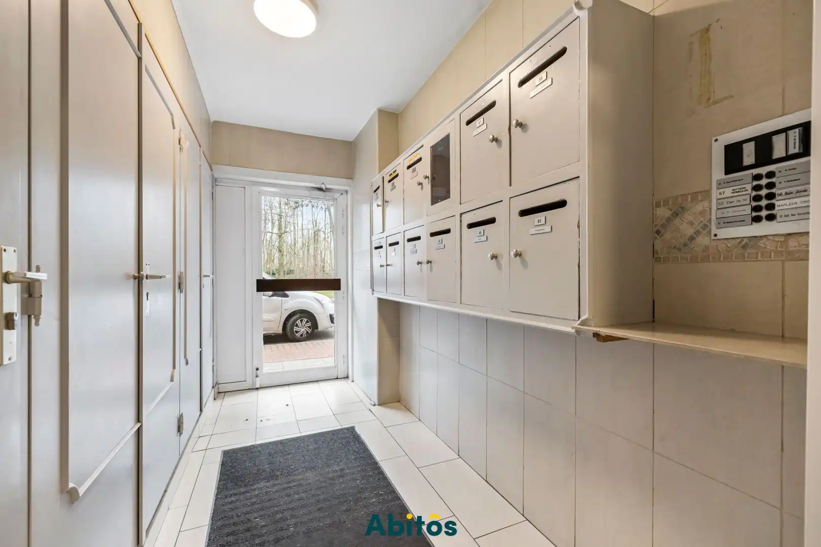 Twee slaapkamerappartement met garagebox foto 2